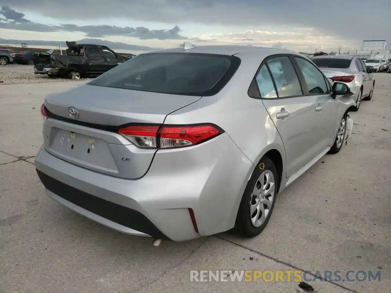 4 Photograph of a damaged car 5YFEPMAE6NP329494 TOYOTA COROLLA 2022