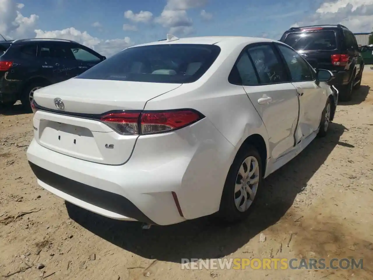 4 Photograph of a damaged car 5YFEPMAE6NP331391 TOYOTA COROLLA 2022