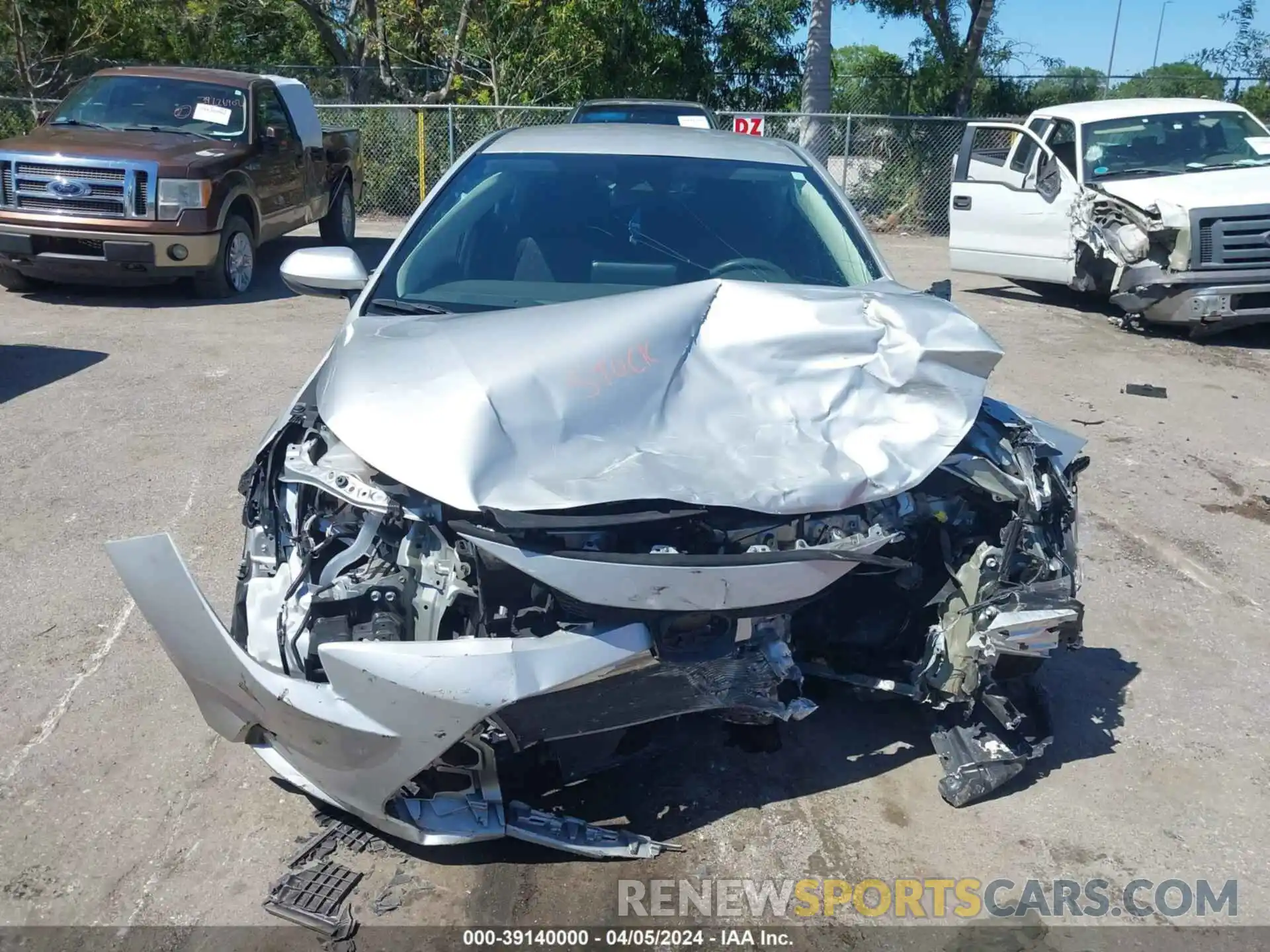 12 Photograph of a damaged car 5YFEPMAE6NP355965 TOYOTA COROLLA 2022