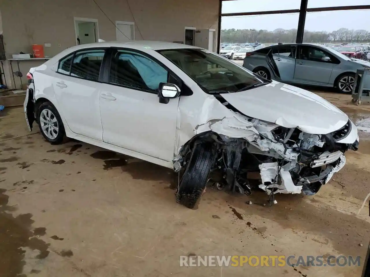 4 Photograph of a damaged car 5YFEPMAE6NP375679 TOYOTA COROLLA 2022