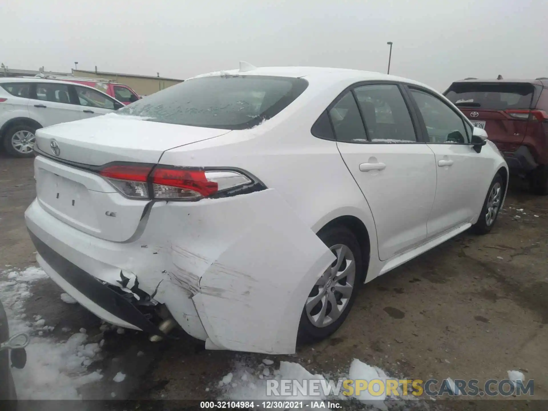 4 Photograph of a damaged car 5YFEPMAE7NP272836 TOYOTA COROLLA 2022