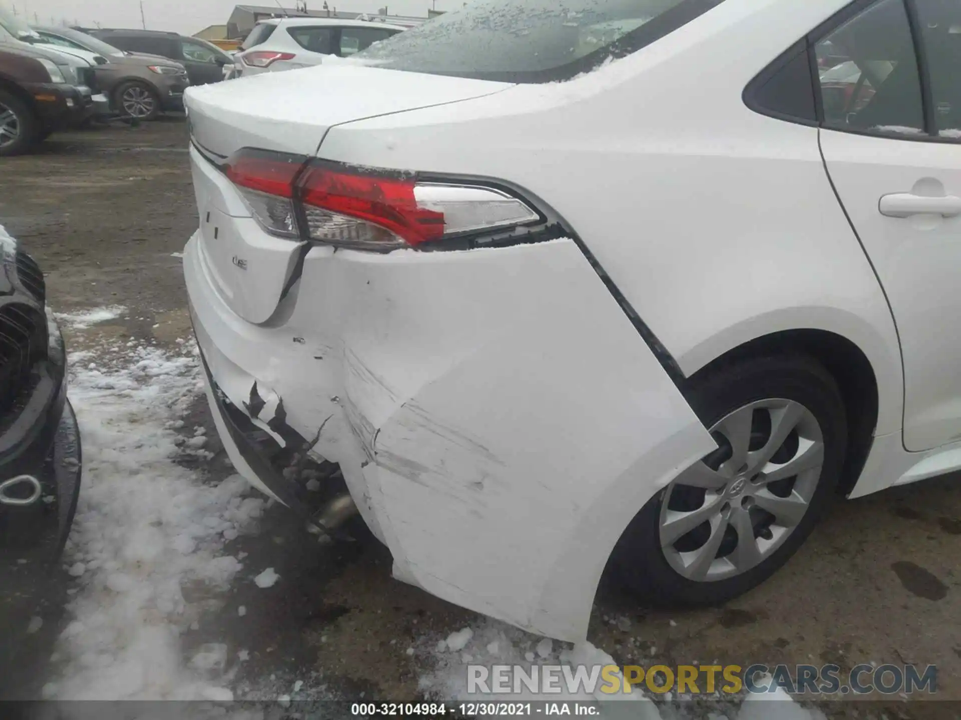 6 Photograph of a damaged car 5YFEPMAE7NP272836 TOYOTA COROLLA 2022