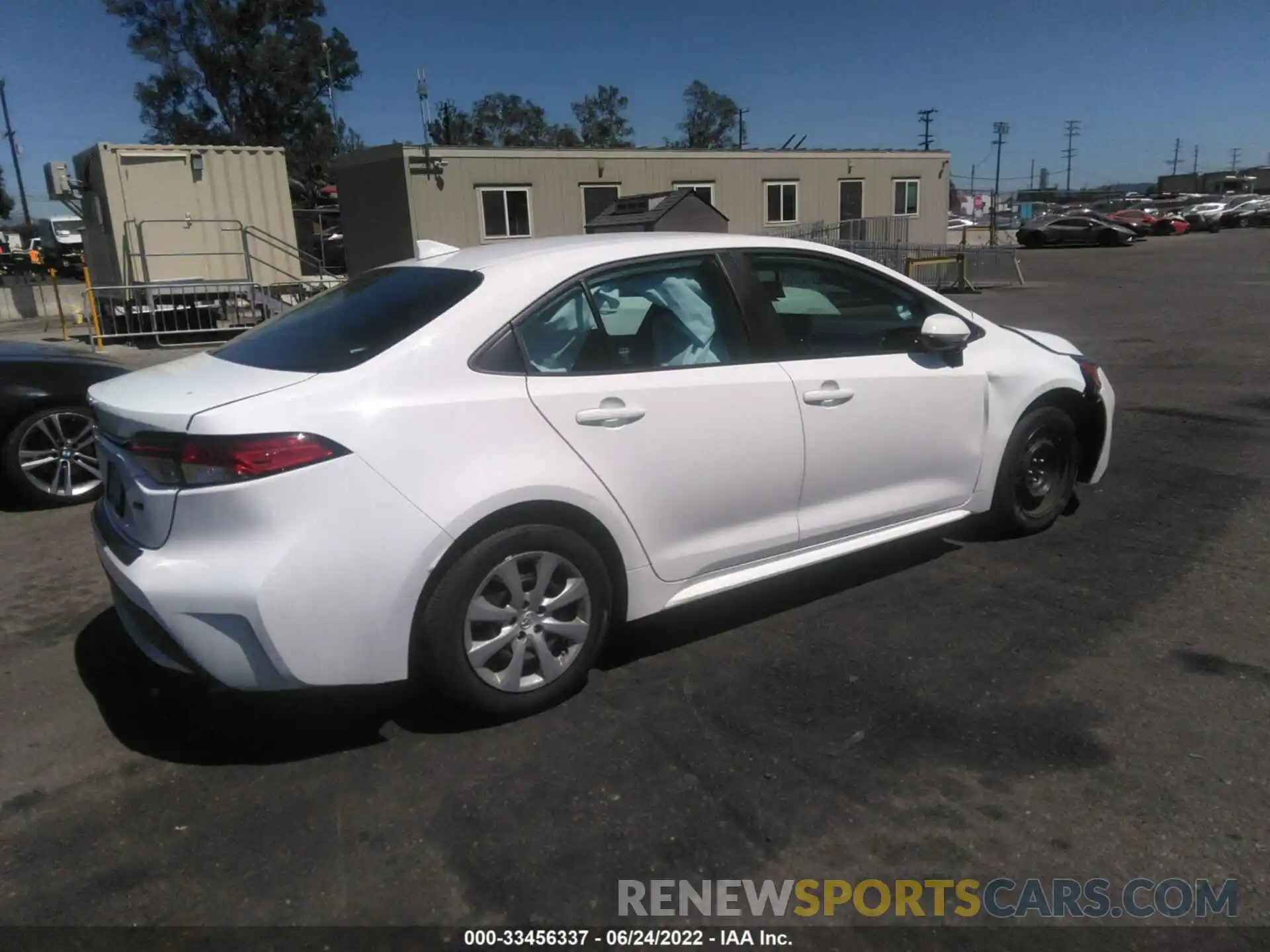 4 Photograph of a damaged car 5YFEPMAE7NP275929 TOYOTA COROLLA 2022