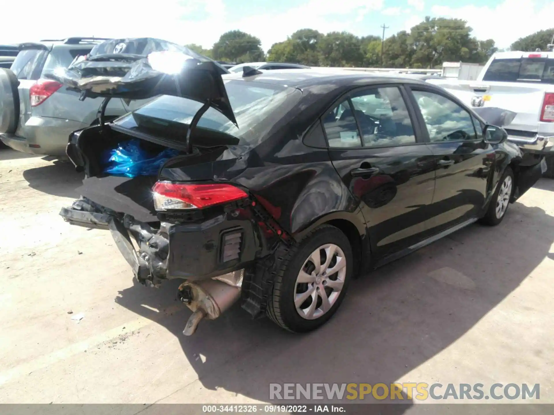 4 Photograph of a damaged car 5YFEPMAE7NP291418 TOYOTA COROLLA 2022