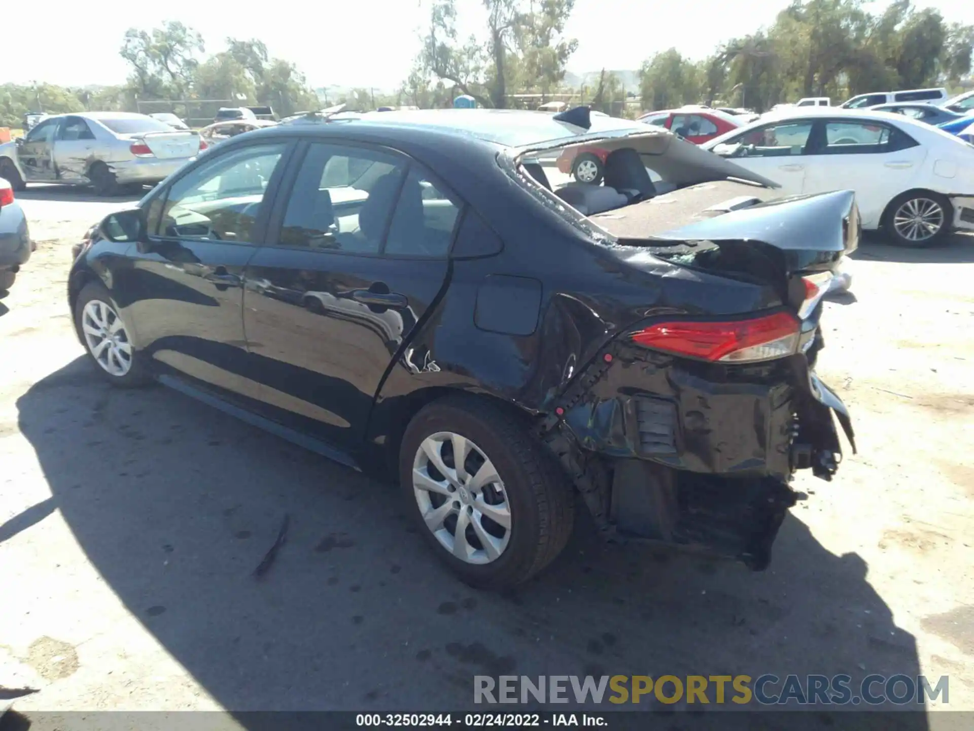 3 Photograph of a damaged car 5YFEPMAE7NP291970 TOYOTA COROLLA 2022