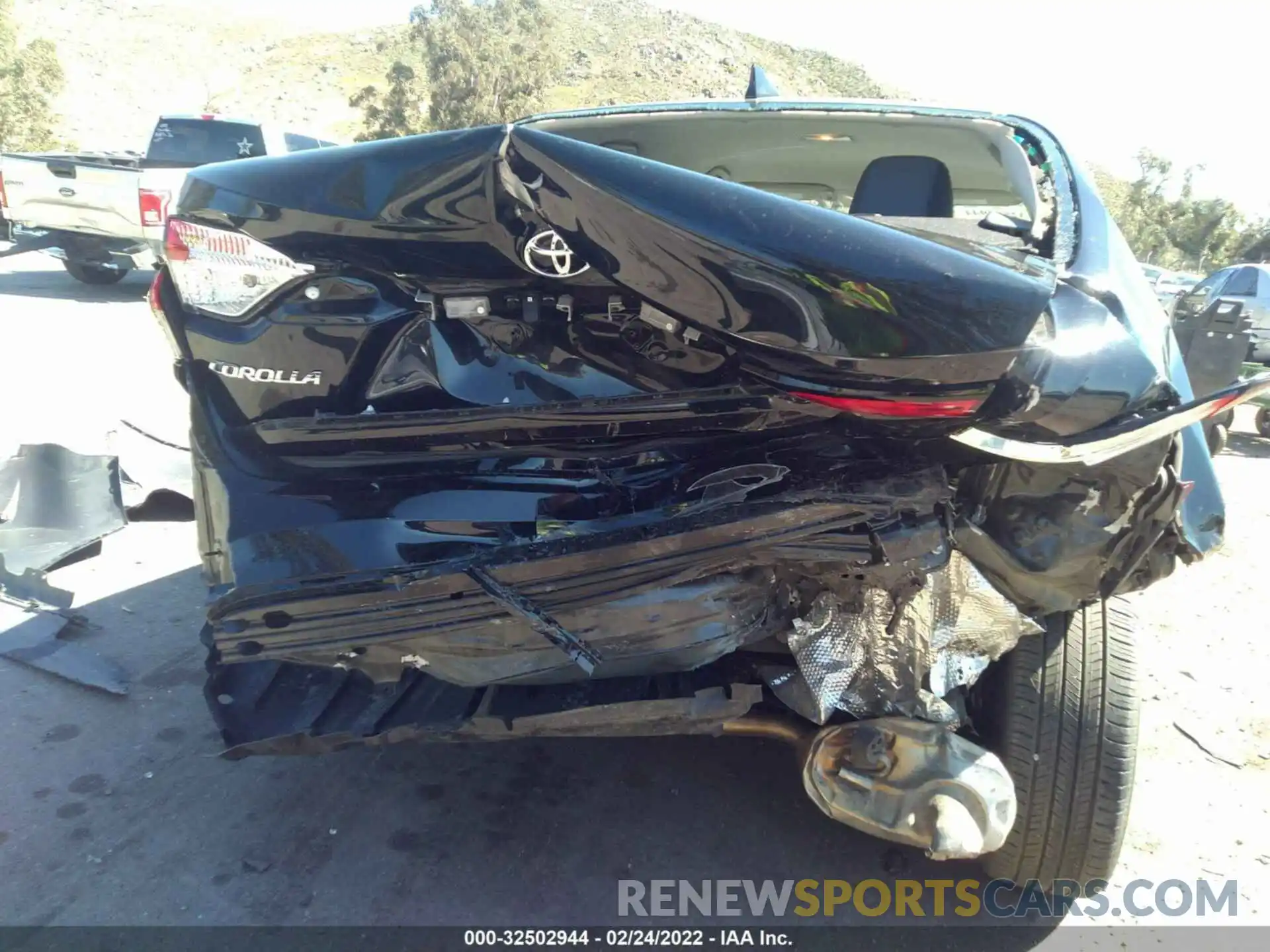 6 Photograph of a damaged car 5YFEPMAE7NP291970 TOYOTA COROLLA 2022