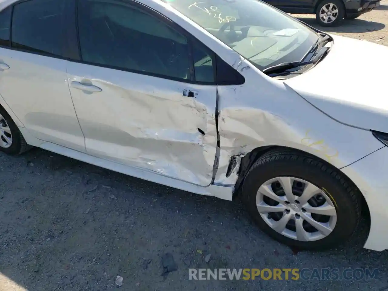 9 Photograph of a damaged car 5YFEPMAE7NP298160 TOYOTA COROLLA 2022