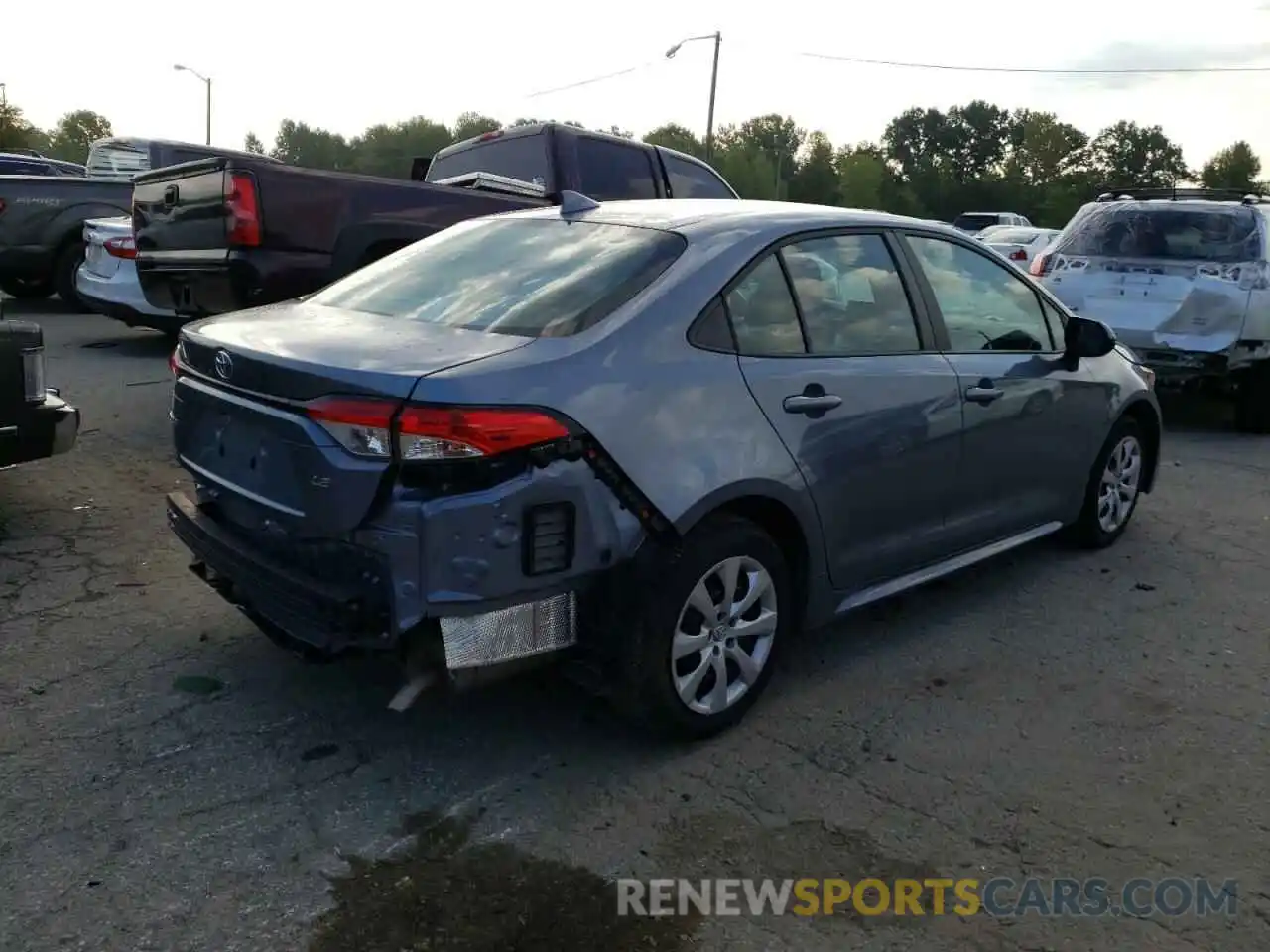 4 Photograph of a damaged car 5YFEPMAE7NP300893 TOYOTA COROLLA 2022