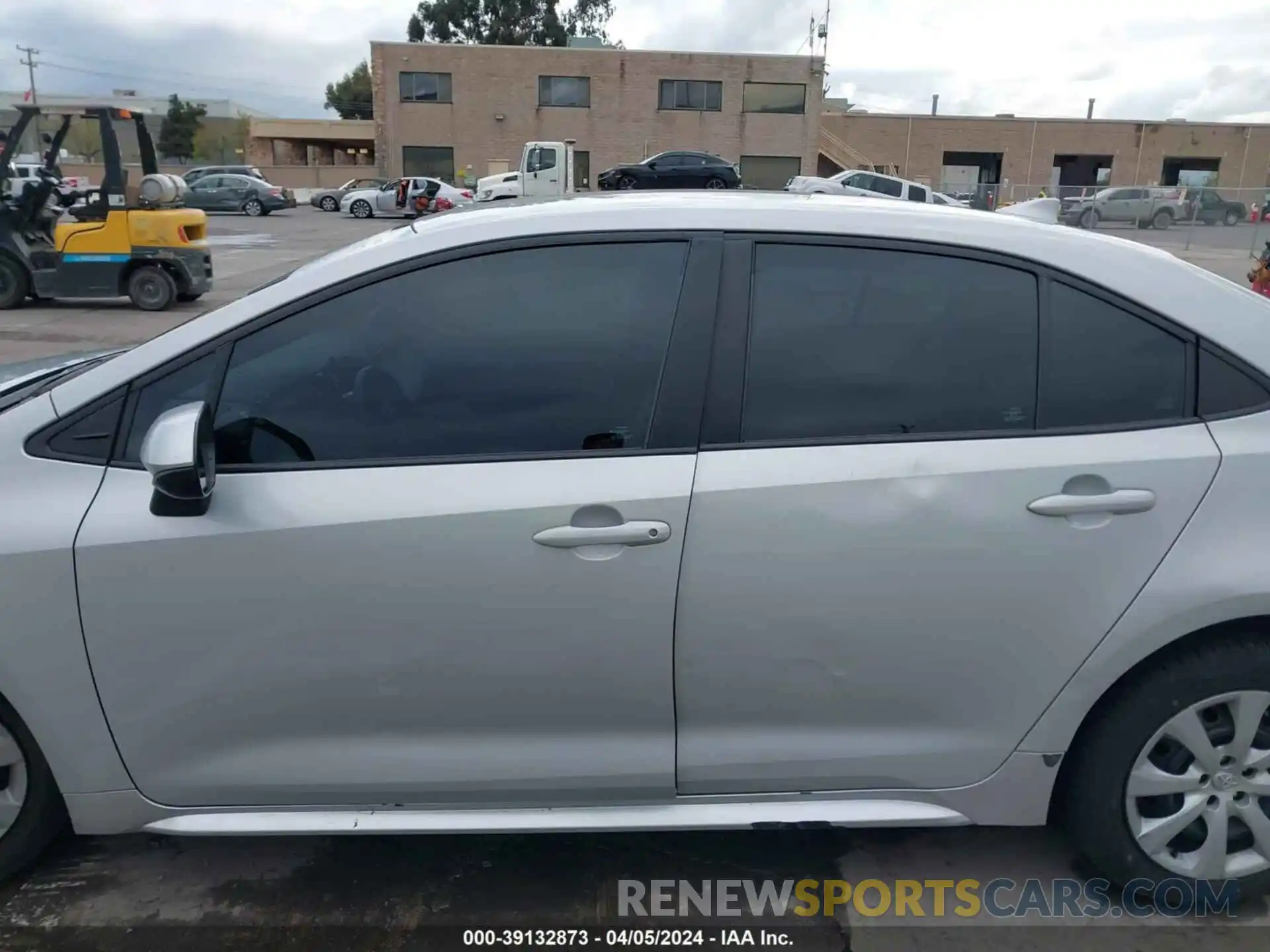 13 Photograph of a damaged car 5YFEPMAE7NP302594 TOYOTA COROLLA 2022