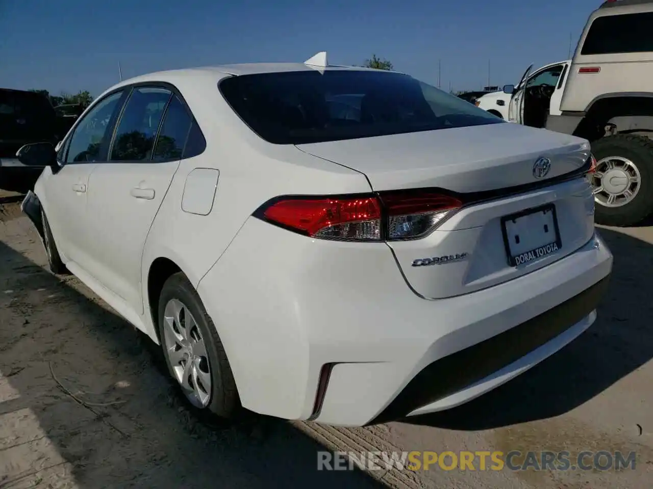 3 Photograph of a damaged car 5YFEPMAE7NP313059 TOYOTA COROLLA 2022