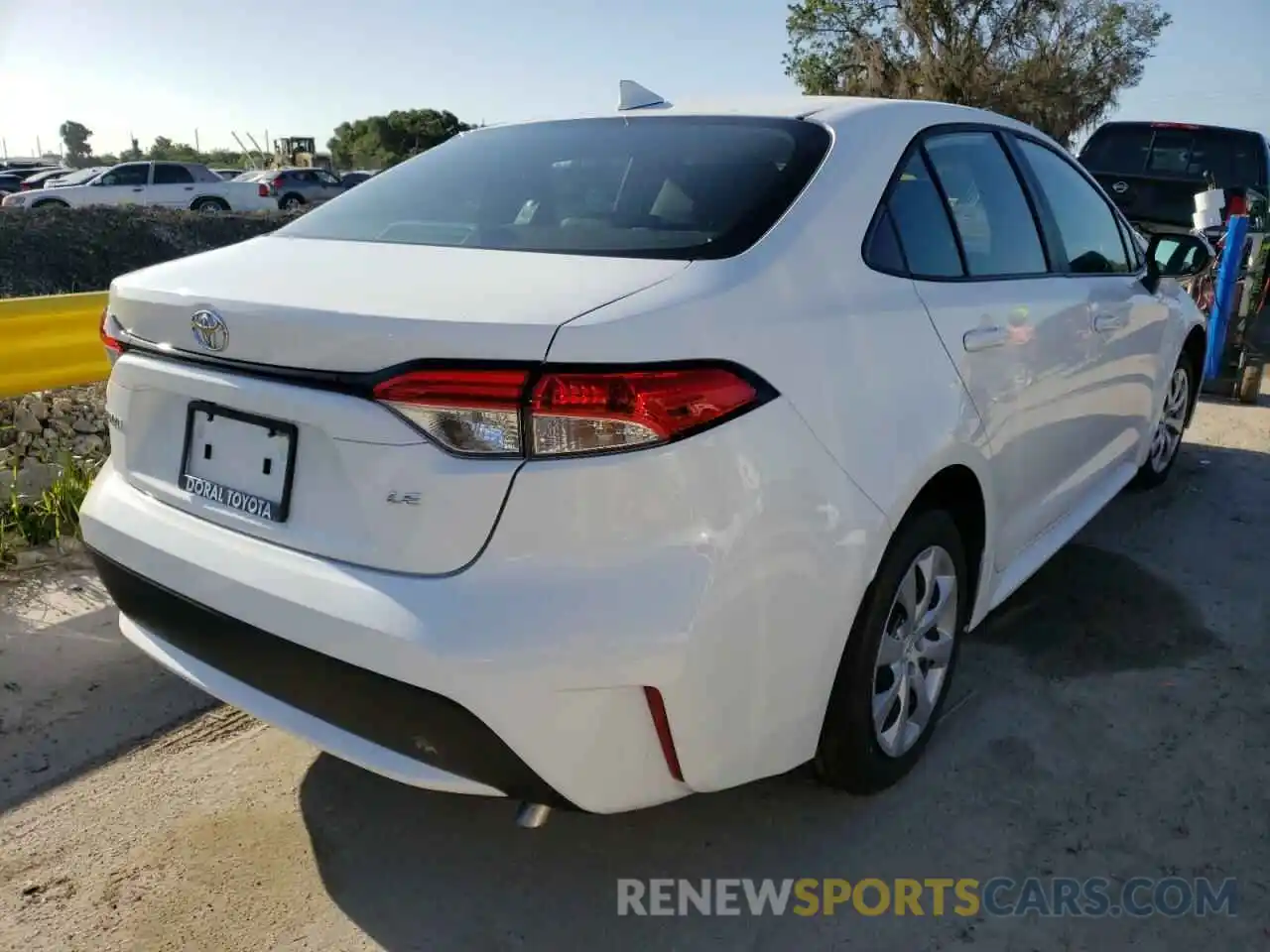 4 Photograph of a damaged car 5YFEPMAE7NP313059 TOYOTA COROLLA 2022