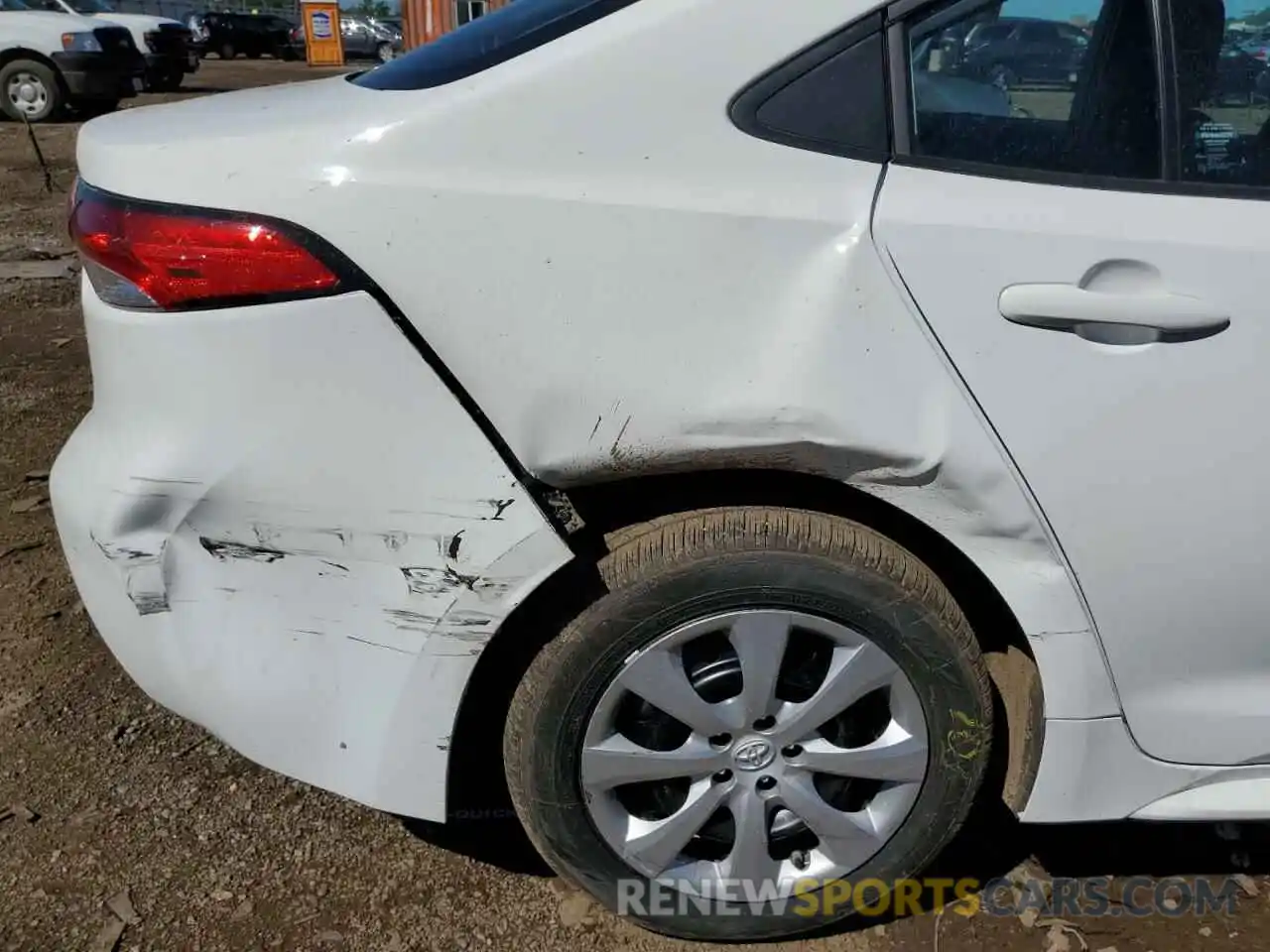 9 Photograph of a damaged car 5YFEPMAE7NP334025 TOYOTA COROLLA 2022