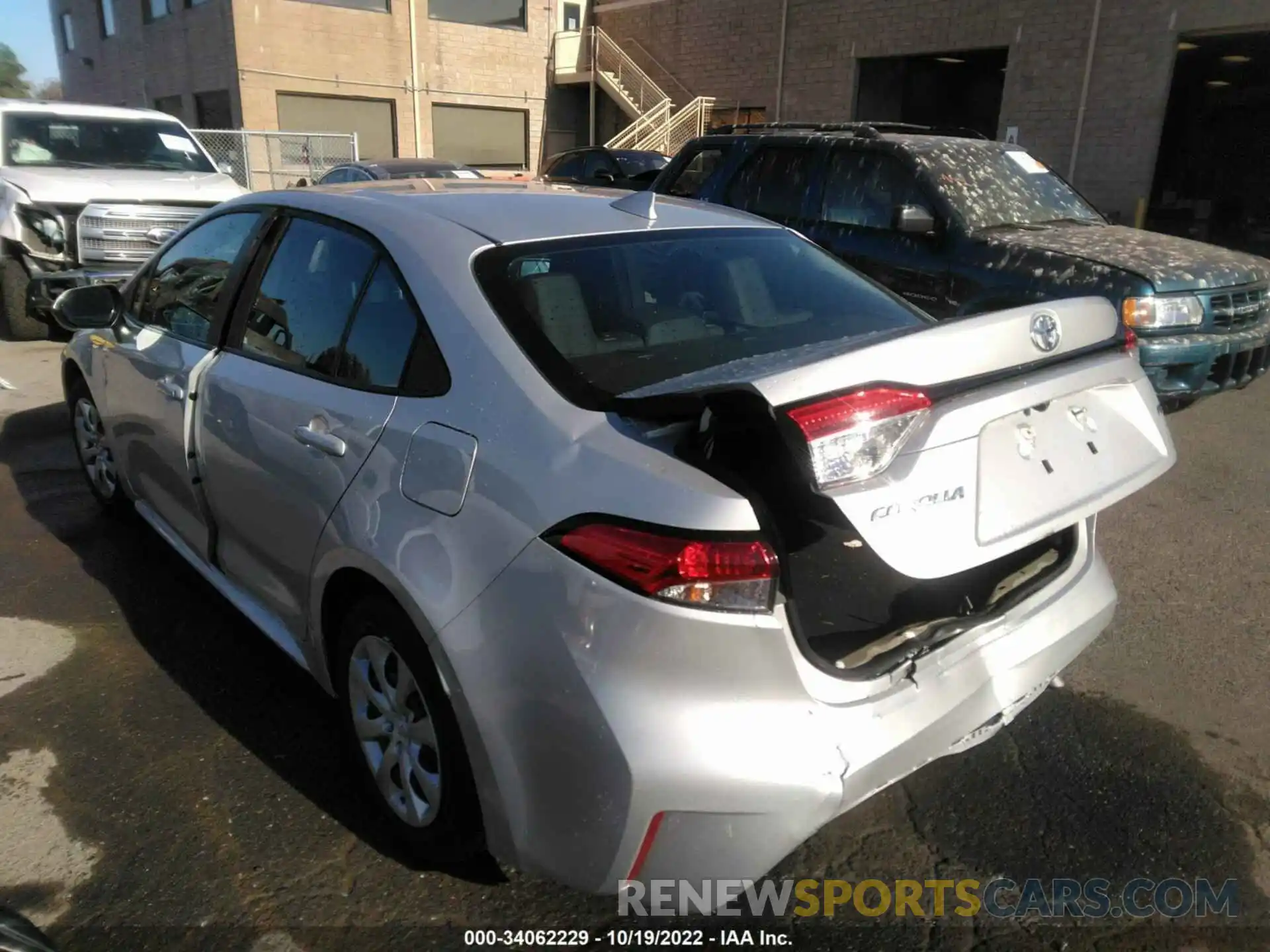 3 Photograph of a damaged car 5YFEPMAE7NP349155 TOYOTA COROLLA 2022