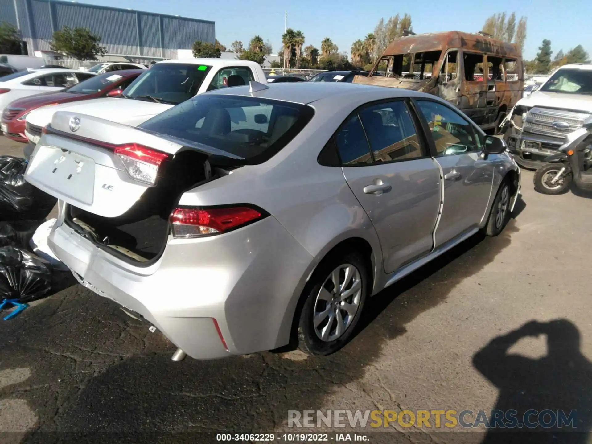 4 Photograph of a damaged car 5YFEPMAE7NP349155 TOYOTA COROLLA 2022