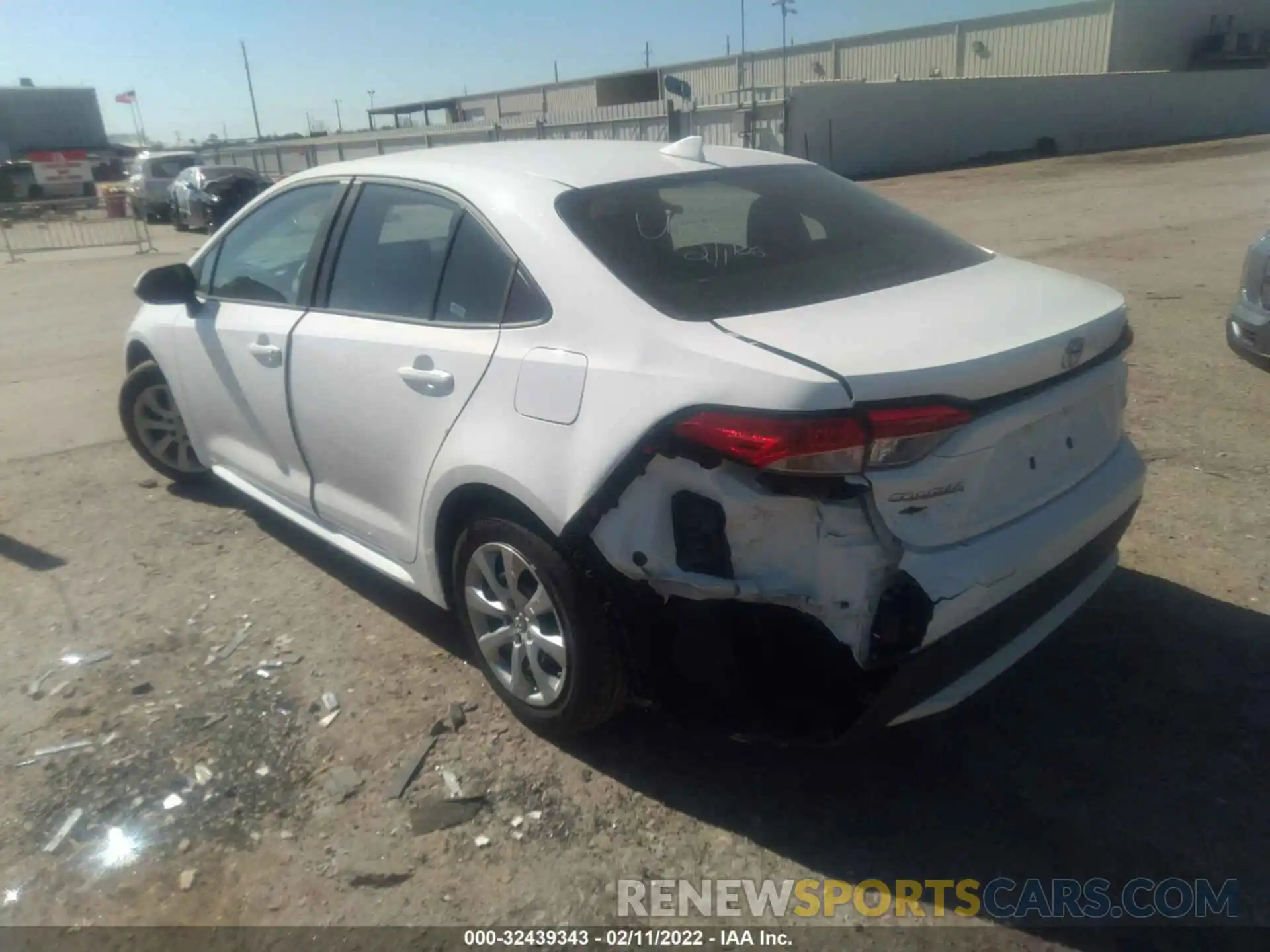 3 Photograph of a damaged car 5YFEPMAE8NP274238 TOYOTA COROLLA 2022