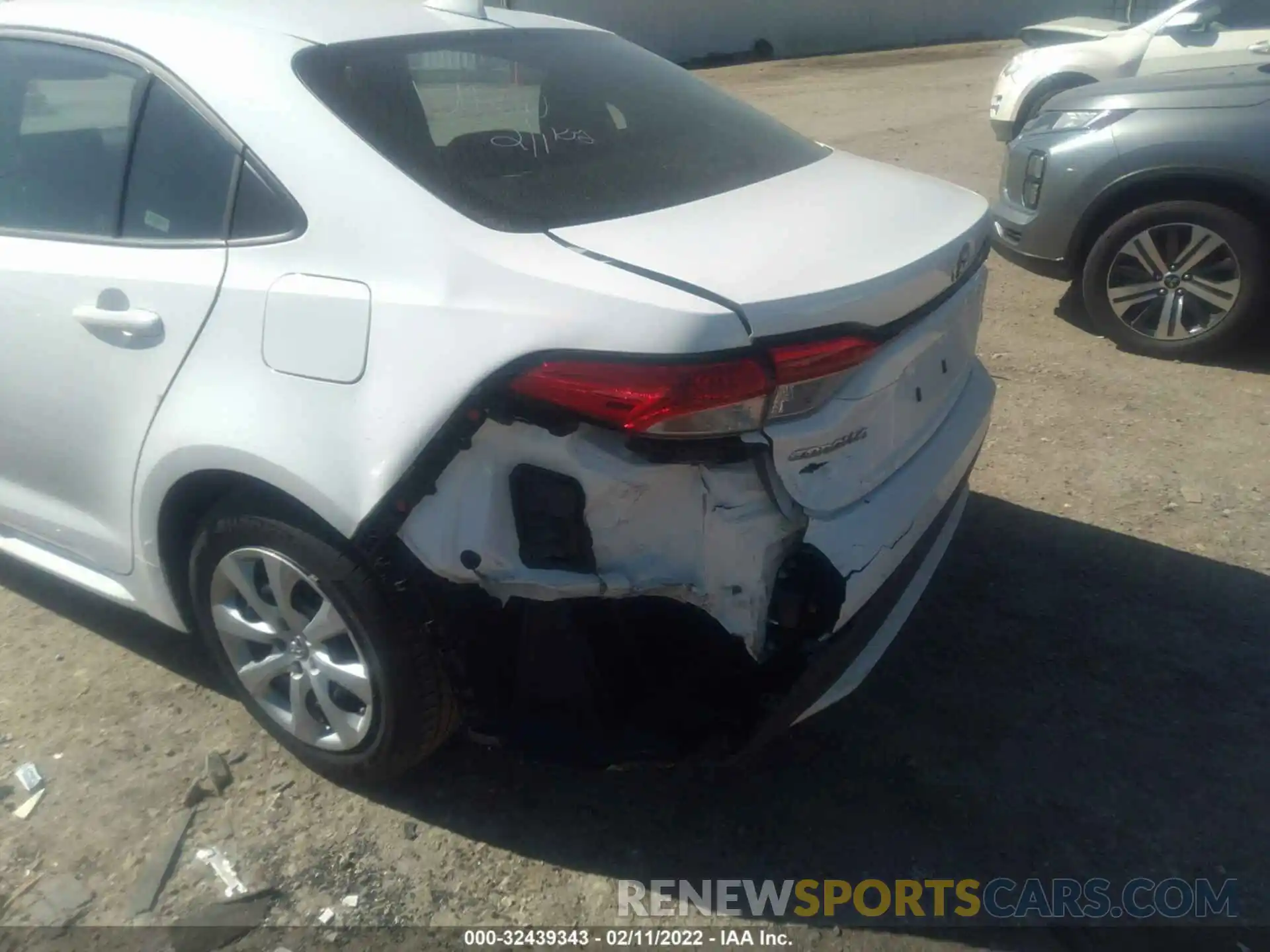 6 Photograph of a damaged car 5YFEPMAE8NP274238 TOYOTA COROLLA 2022