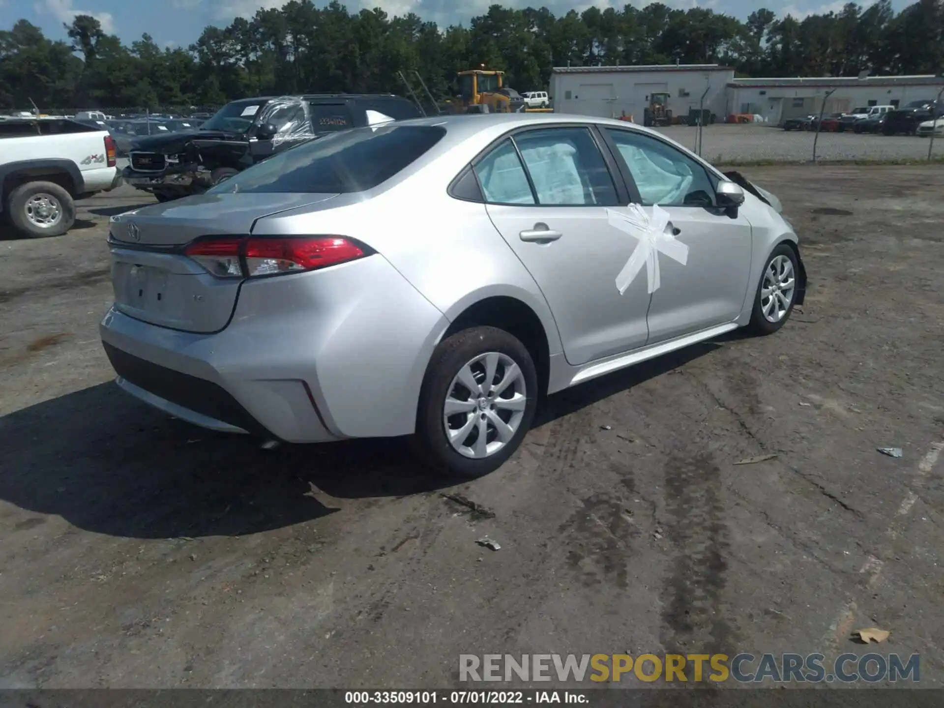 4 Photograph of a damaged car 5YFEPMAE8NP277446 TOYOTA COROLLA 2022