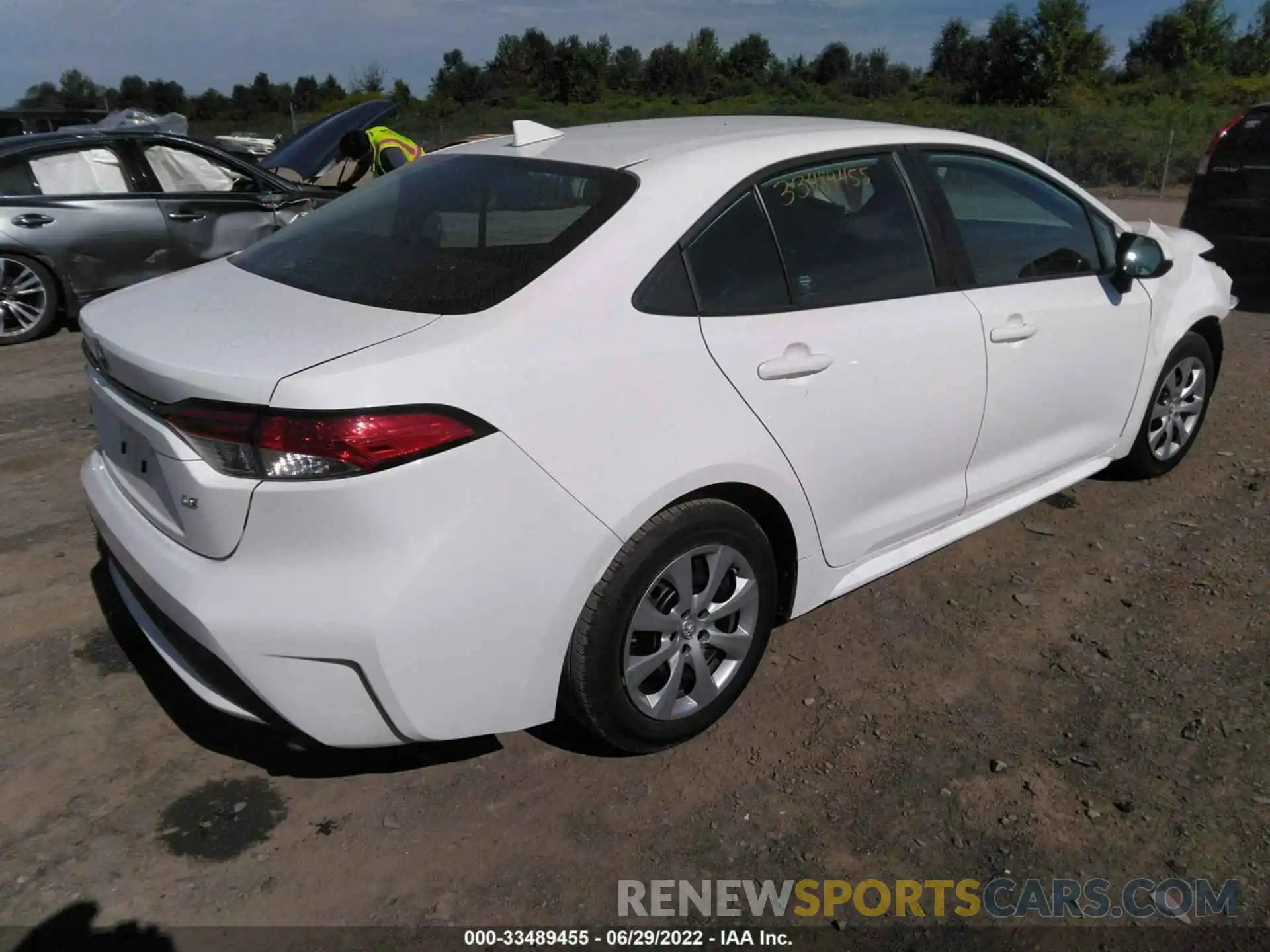 4 Photograph of a damaged car 5YFEPMAE8NP277964 TOYOTA COROLLA 2022