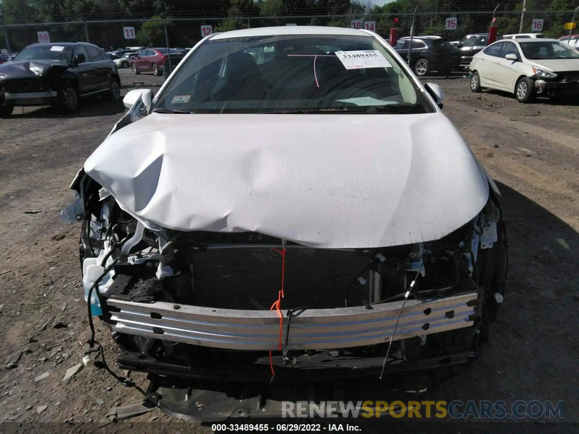 6 Photograph of a damaged car 5YFEPMAE8NP277964 TOYOTA COROLLA 2022