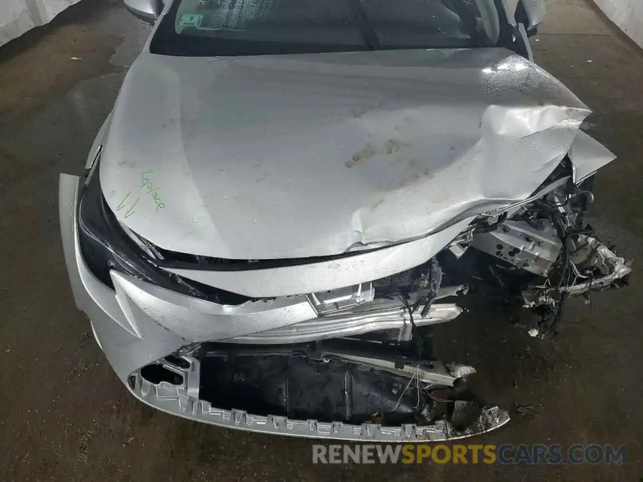 11 Photograph of a damaged car 5YFEPMAE8NP277978 TOYOTA COROLLA 2022