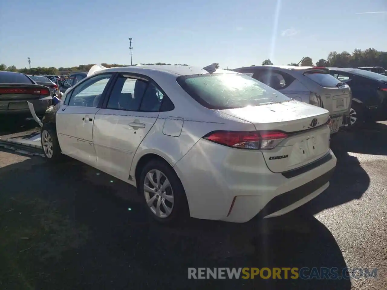 3 Photograph of a damaged car 5YFEPMAE8NP287054 TOYOTA COROLLA 2022