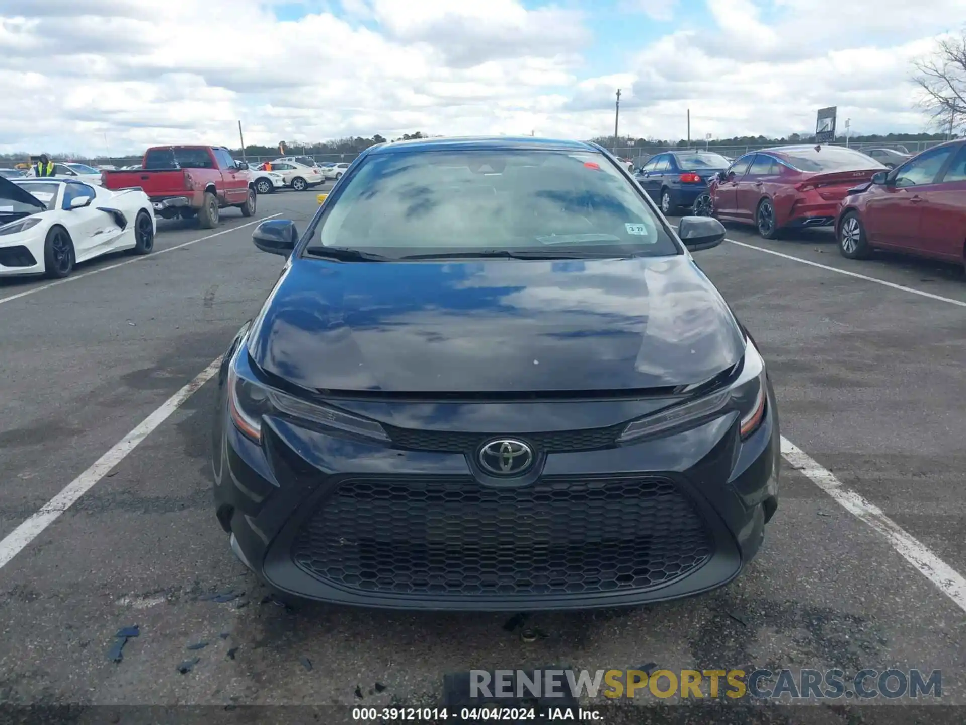 12 Photograph of a damaged car 5YFEPMAE8NP305715 TOYOTA COROLLA 2022