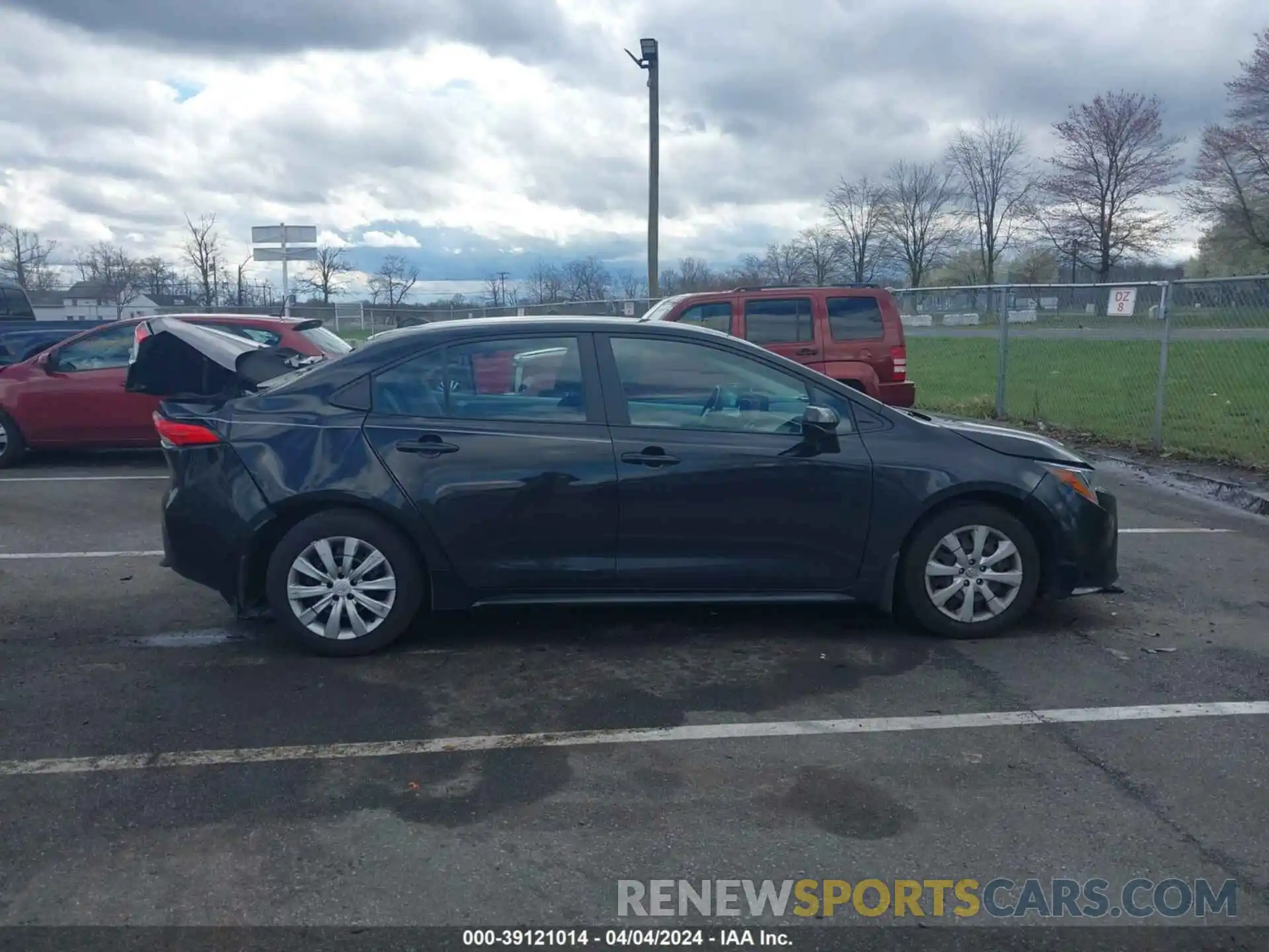 13 Photograph of a damaged car 5YFEPMAE8NP305715 TOYOTA COROLLA 2022