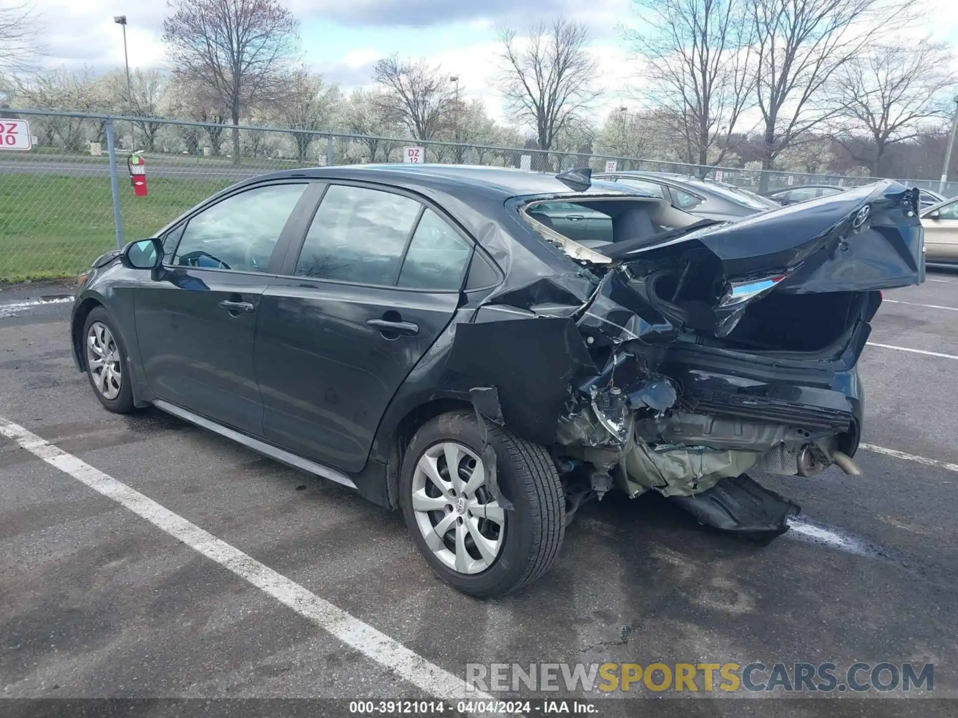 3 Photograph of a damaged car 5YFEPMAE8NP305715 TOYOTA COROLLA 2022