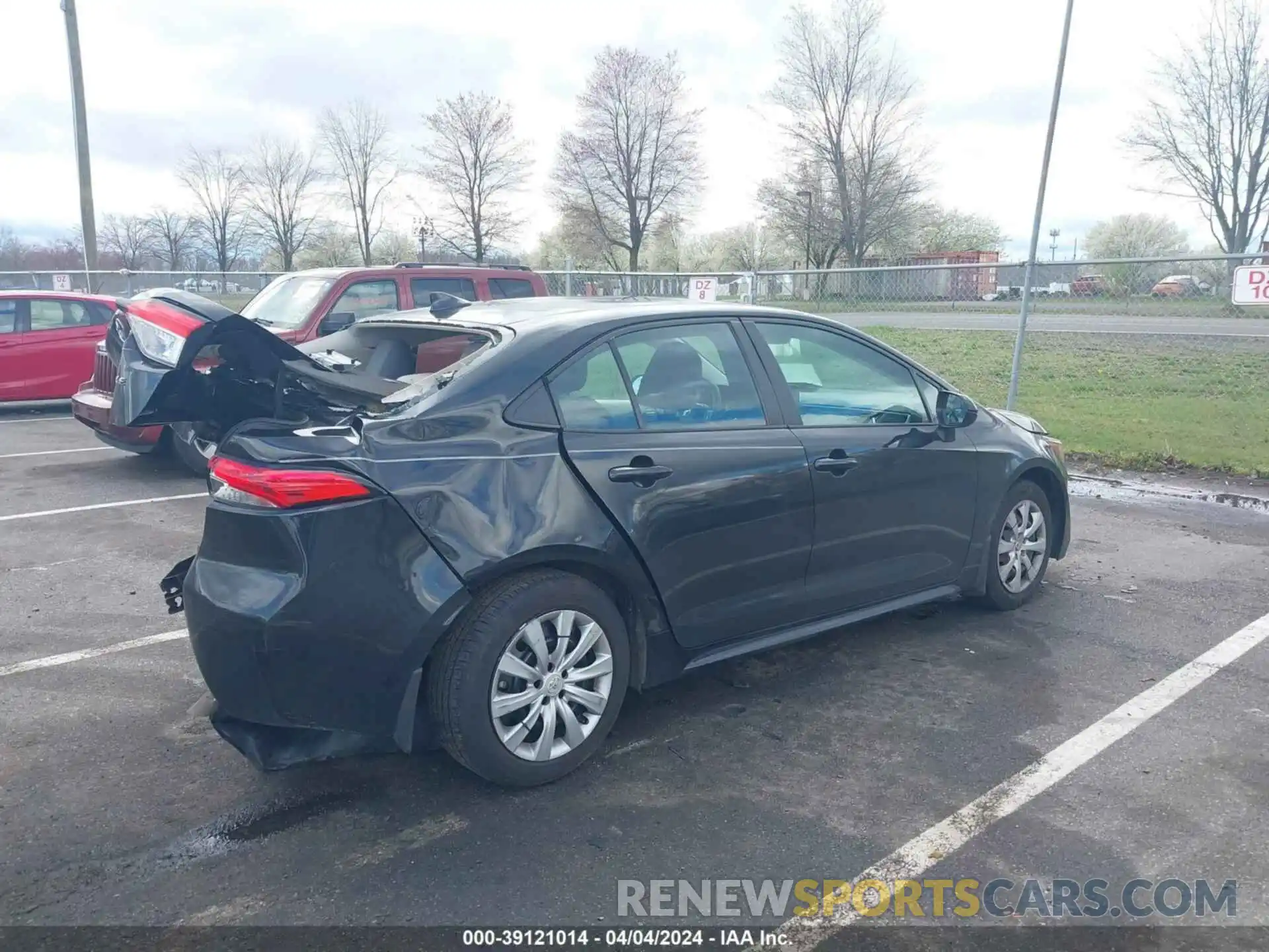 4 Photograph of a damaged car 5YFEPMAE8NP305715 TOYOTA COROLLA 2022