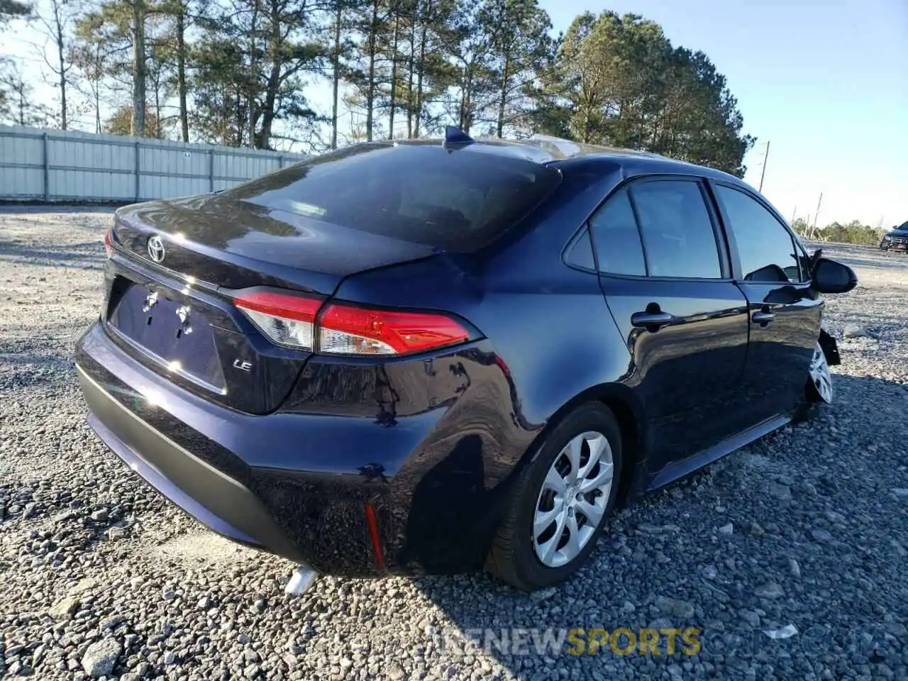 4 Photograph of a damaged car 5YFEPMAE8NP309098 TOYOTA COROLLA 2022