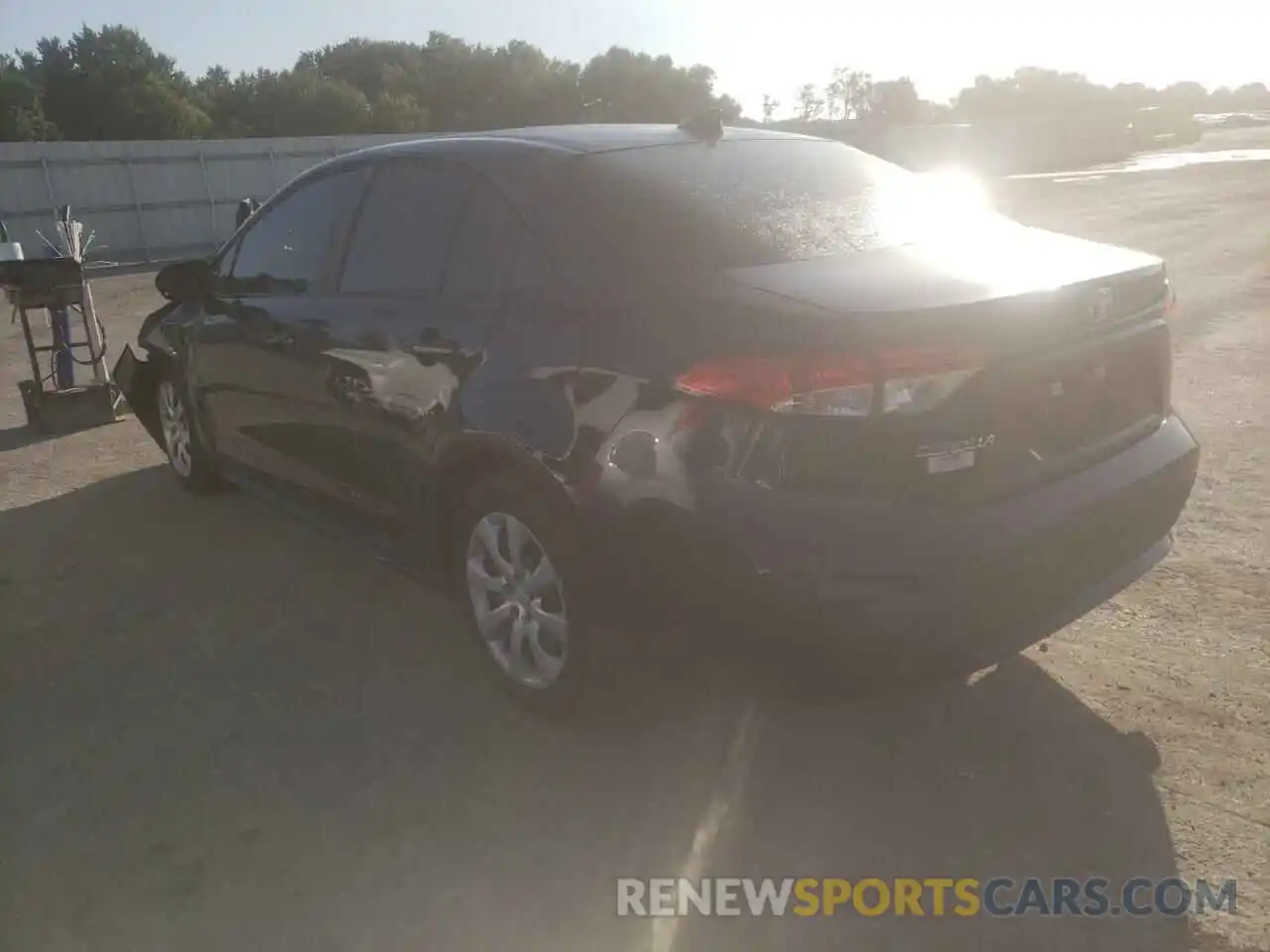 3 Photograph of a damaged car 5YFEPMAE8NP312518 TOYOTA COROLLA 2022