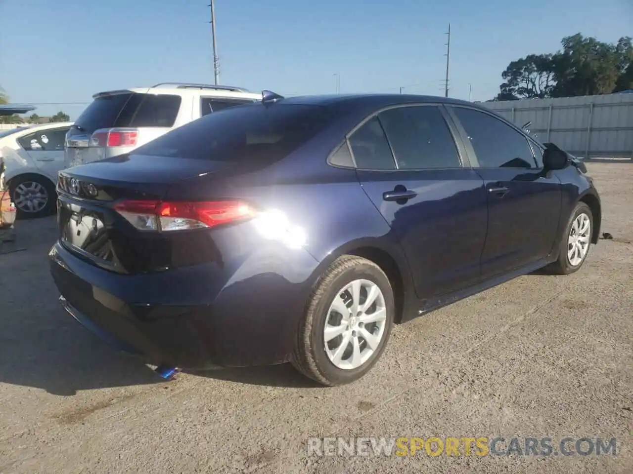 4 Photograph of a damaged car 5YFEPMAE8NP312518 TOYOTA COROLLA 2022