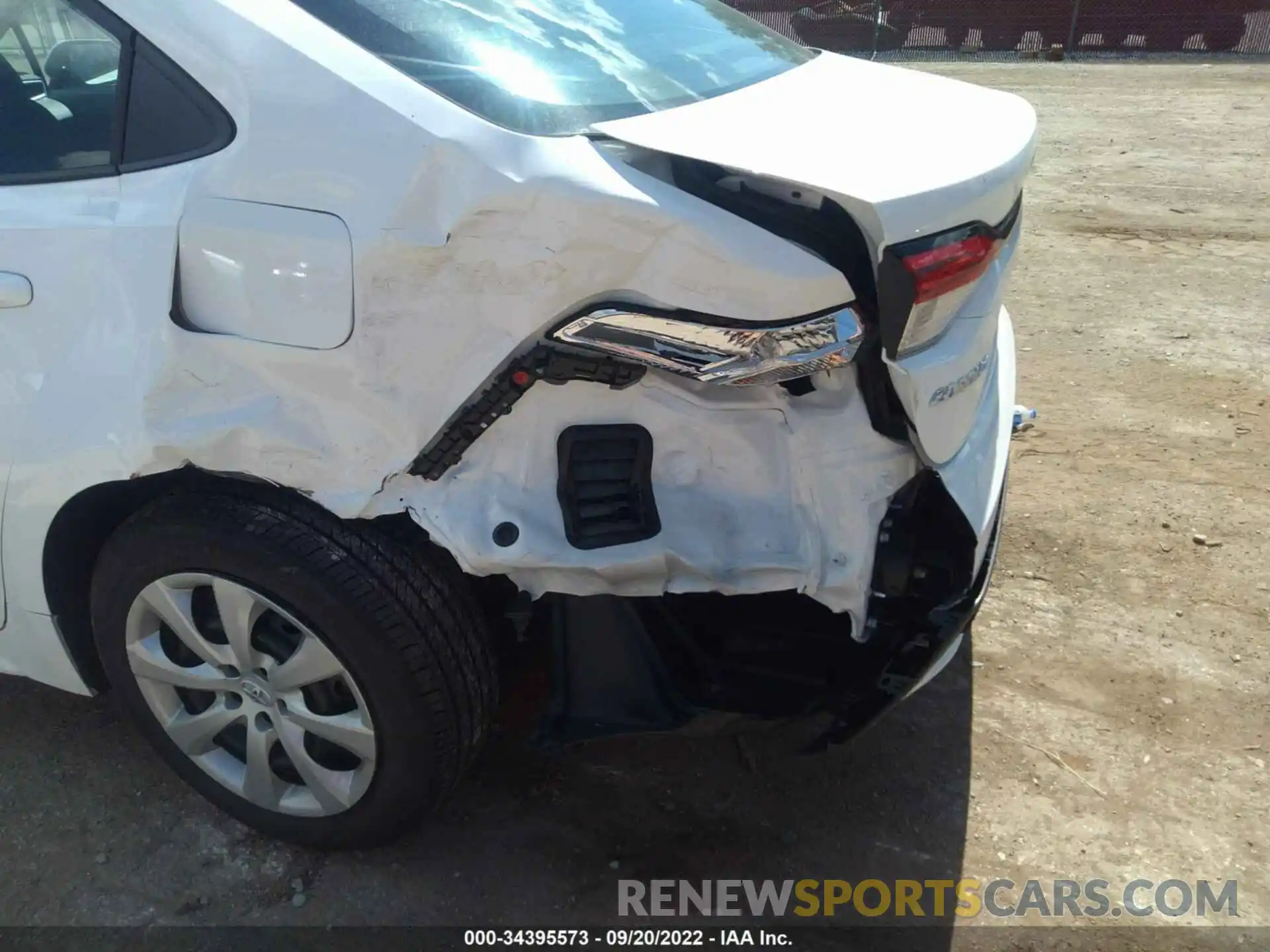 6 Photograph of a damaged car 5YFEPMAE8NP318433 TOYOTA COROLLA 2022