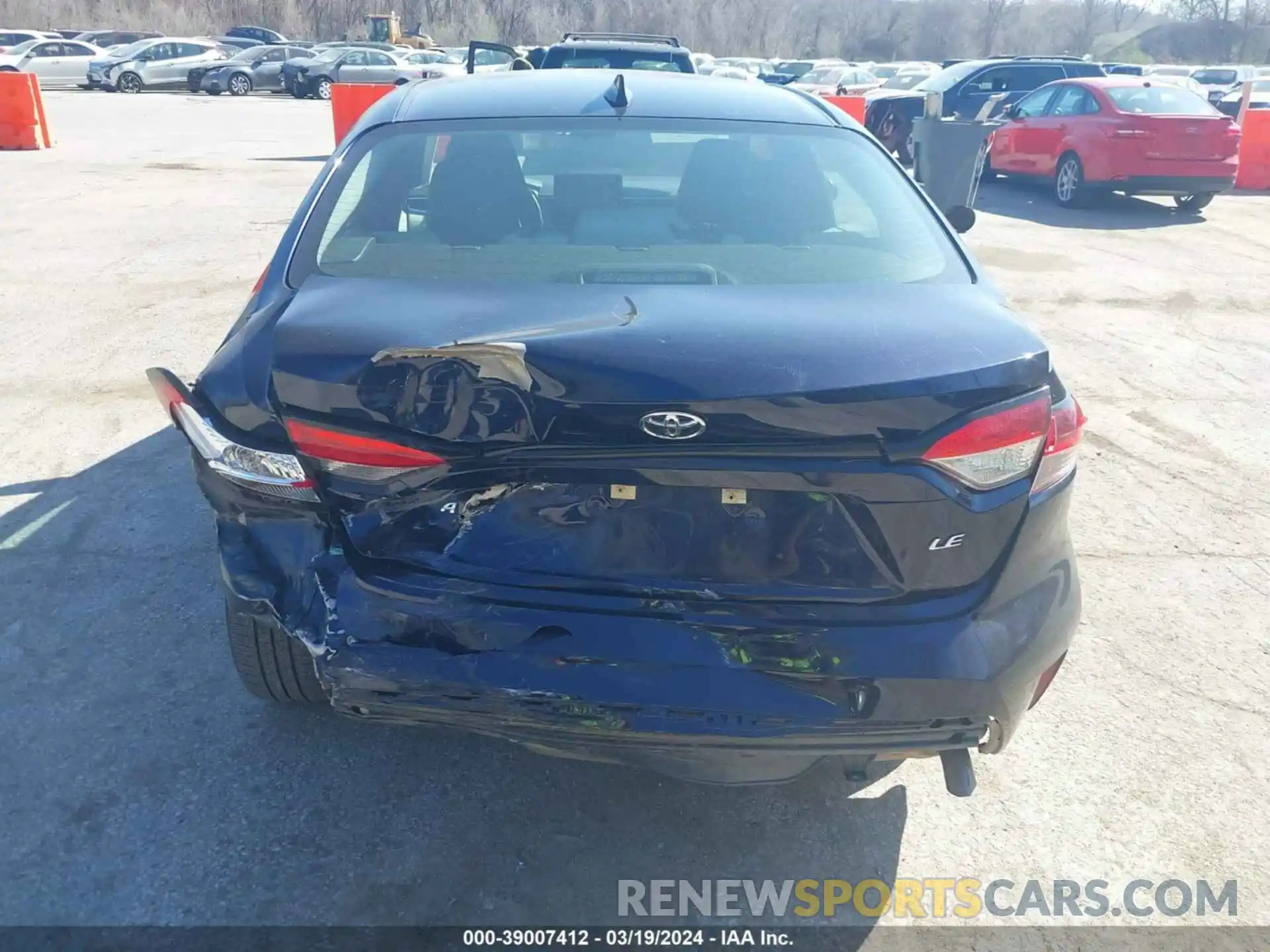 17 Photograph of a damaged car 5YFEPMAE8NP329870 TOYOTA COROLLA 2022