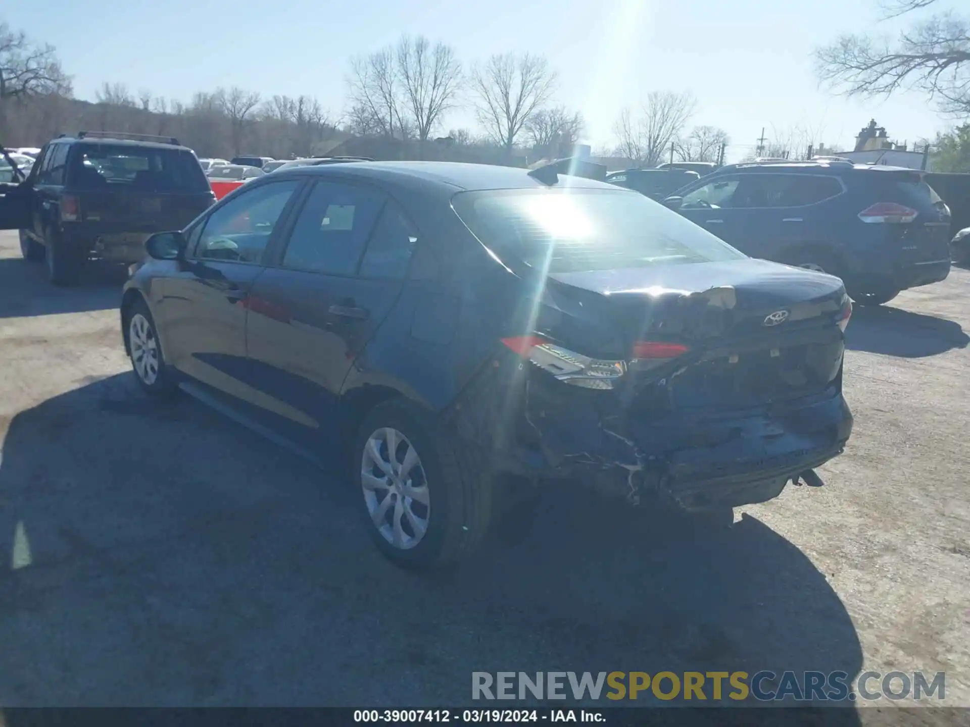 3 Photograph of a damaged car 5YFEPMAE8NP329870 TOYOTA COROLLA 2022