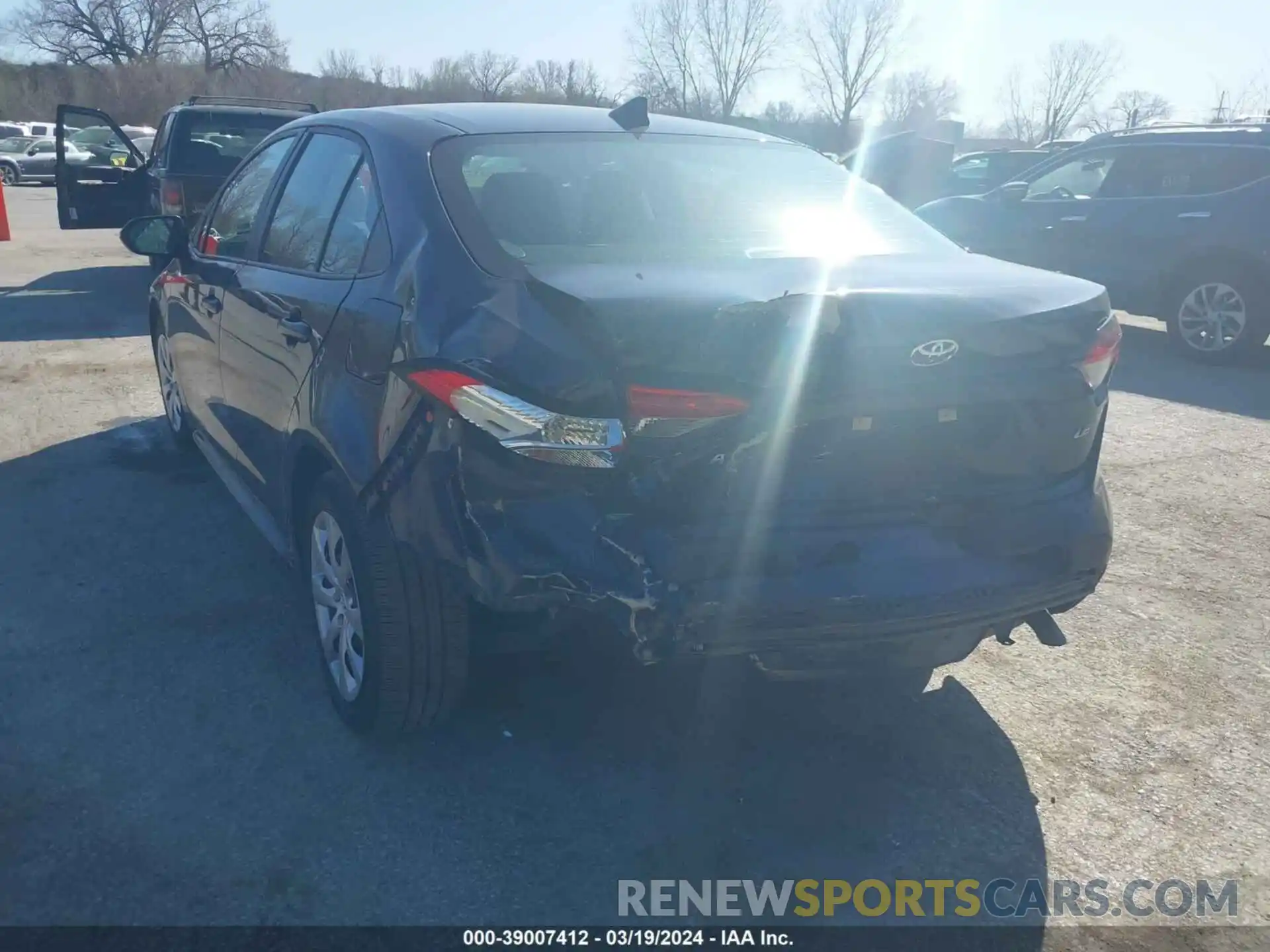 6 Photograph of a damaged car 5YFEPMAE8NP329870 TOYOTA COROLLA 2022