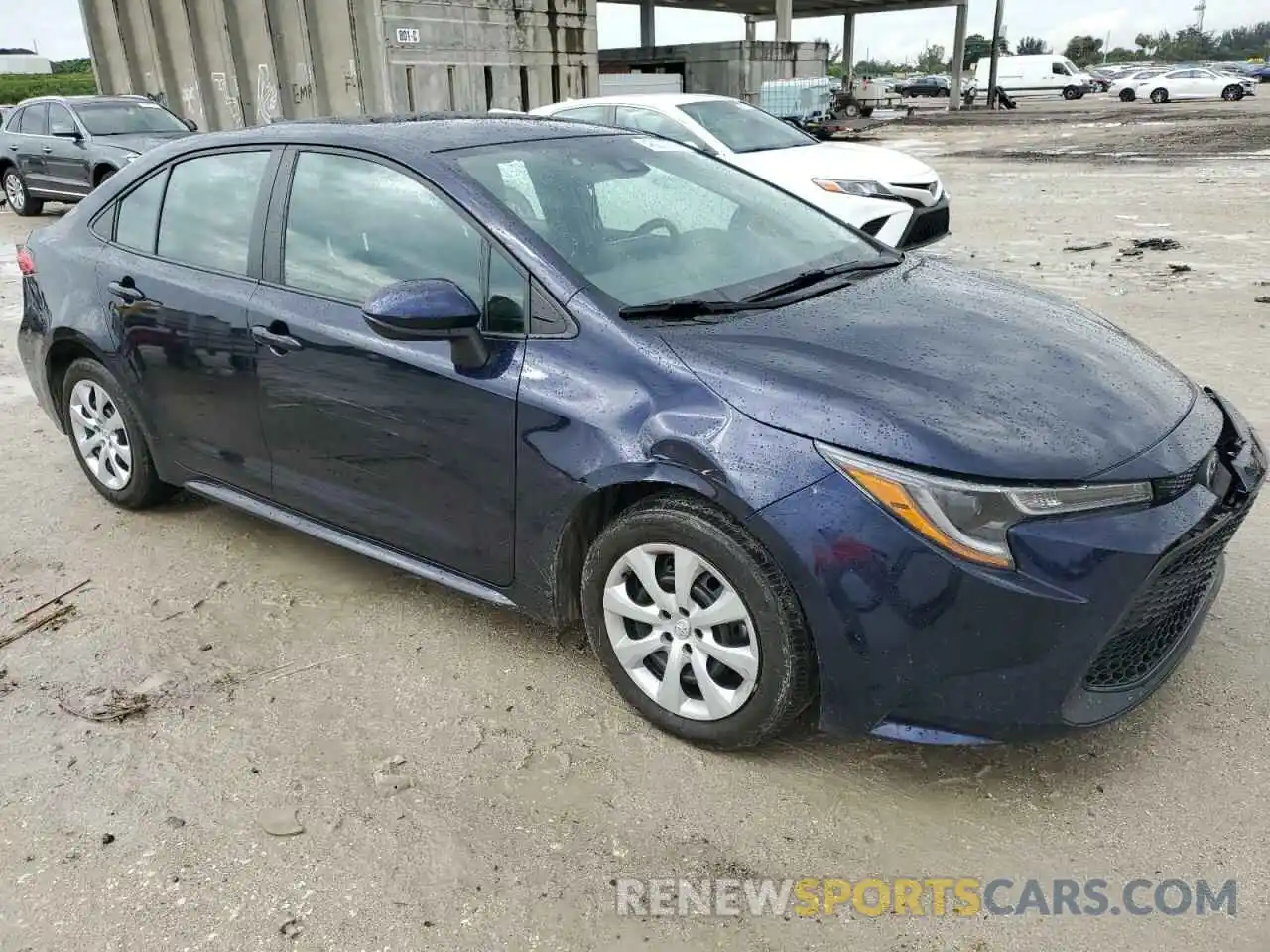 4 Photograph of a damaged car 5YFEPMAE8NP361606 TOYOTA COROLLA 2022