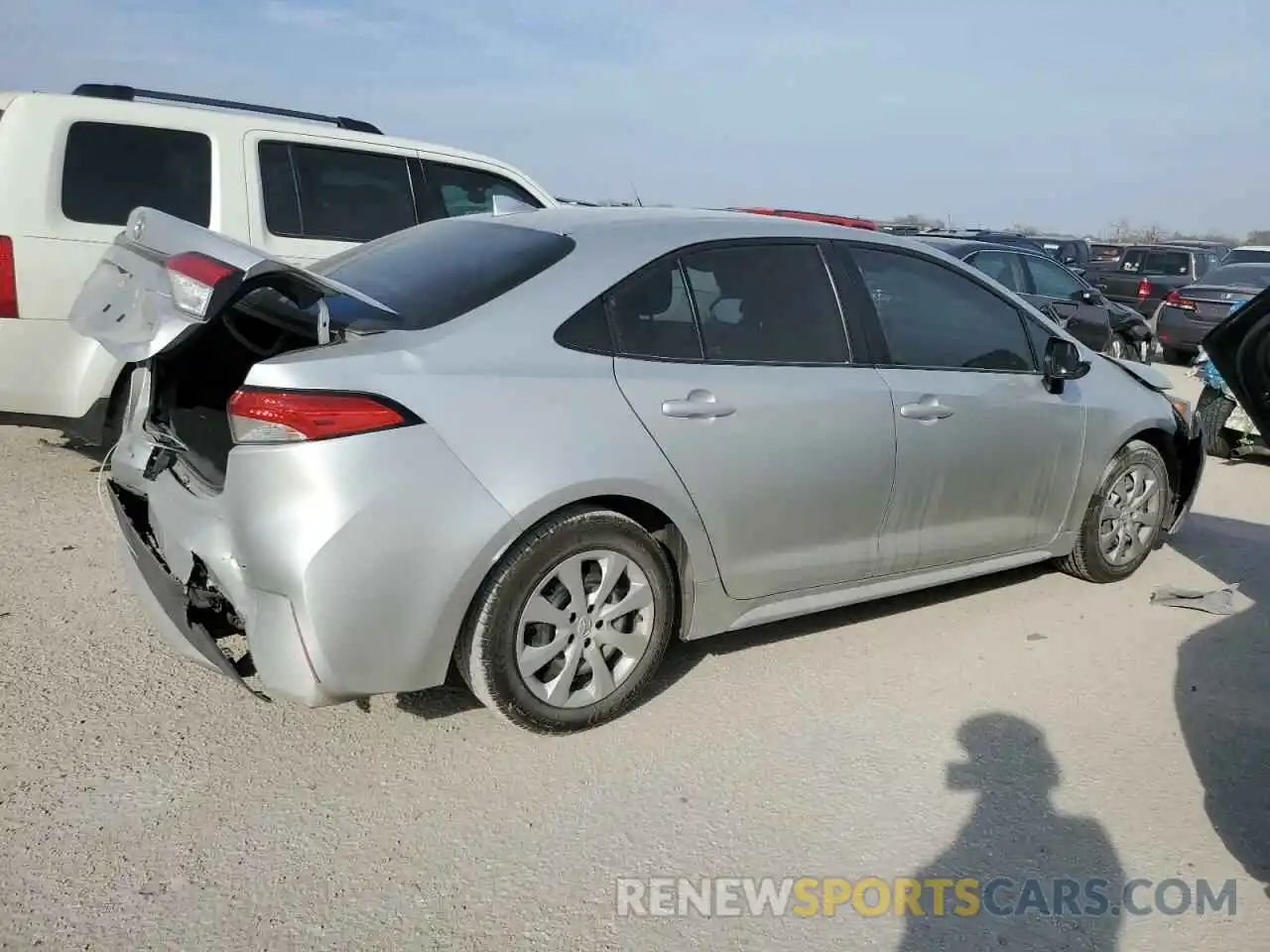 3 Photograph of a damaged car 5YFEPMAE8NP364506 TOYOTA COROLLA 2022