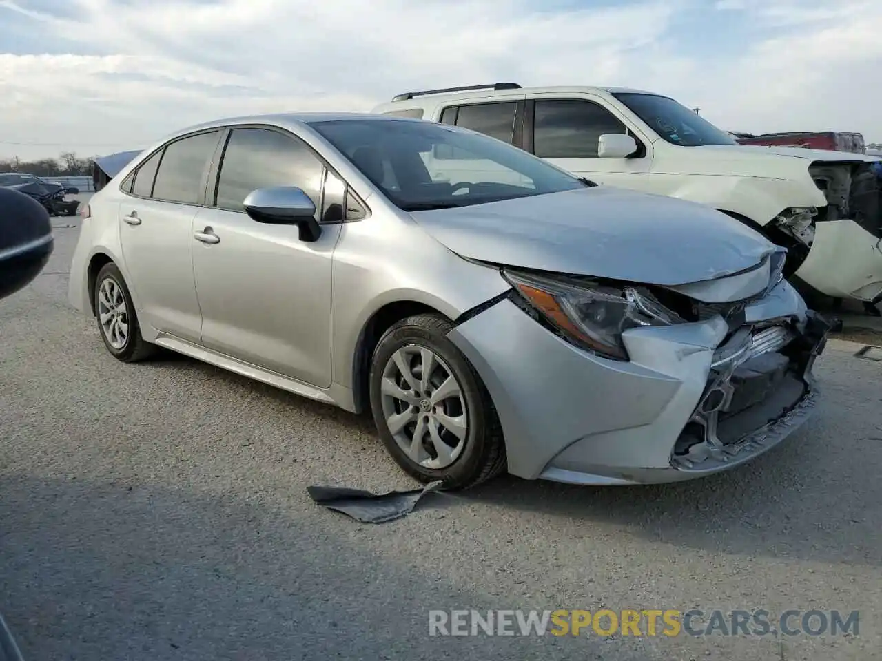 4 Photograph of a damaged car 5YFEPMAE8NP364506 TOYOTA COROLLA 2022