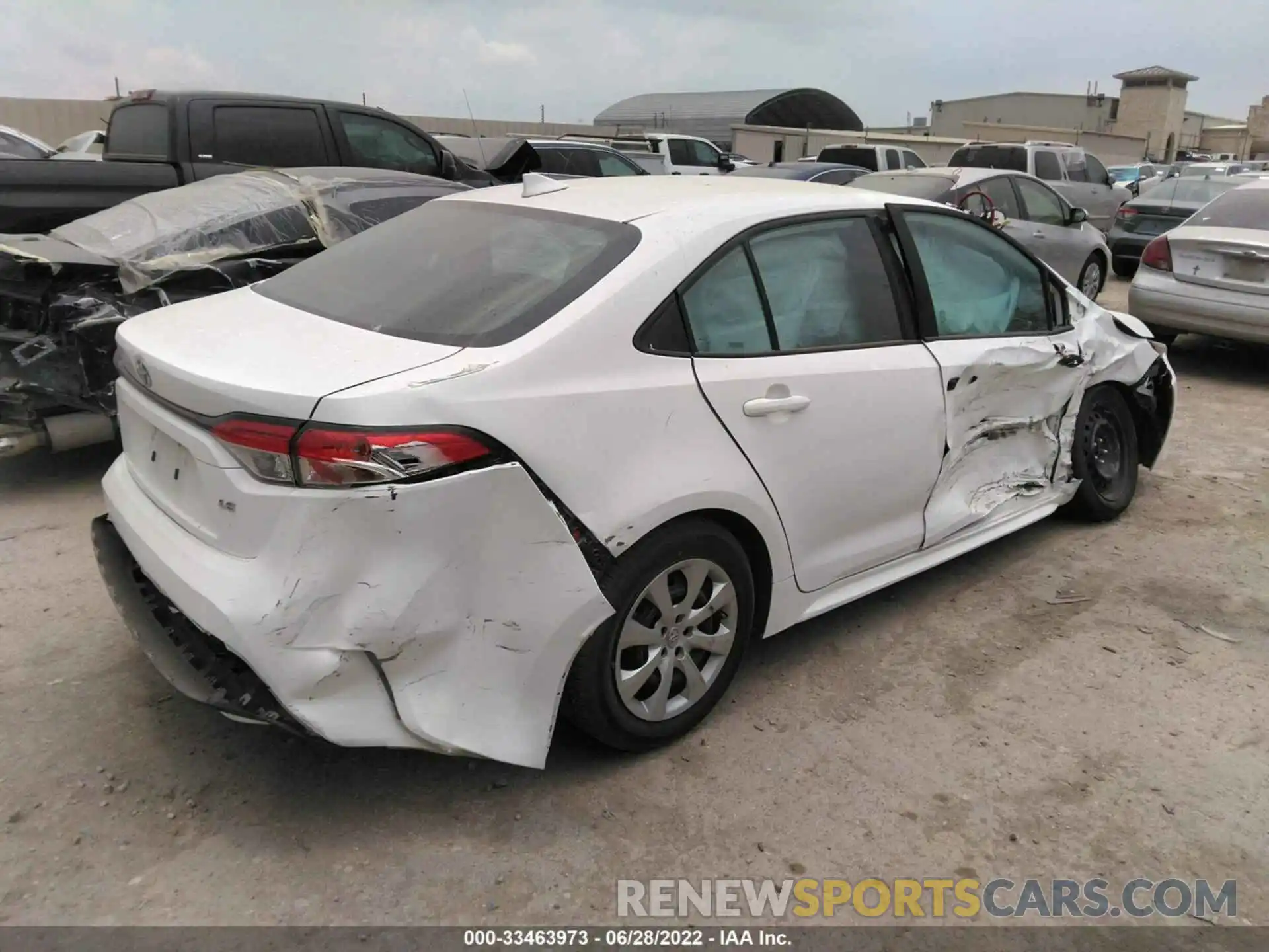 4 Photograph of a damaged car 5YFEPMAE9NP273082 TOYOTA COROLLA 2022