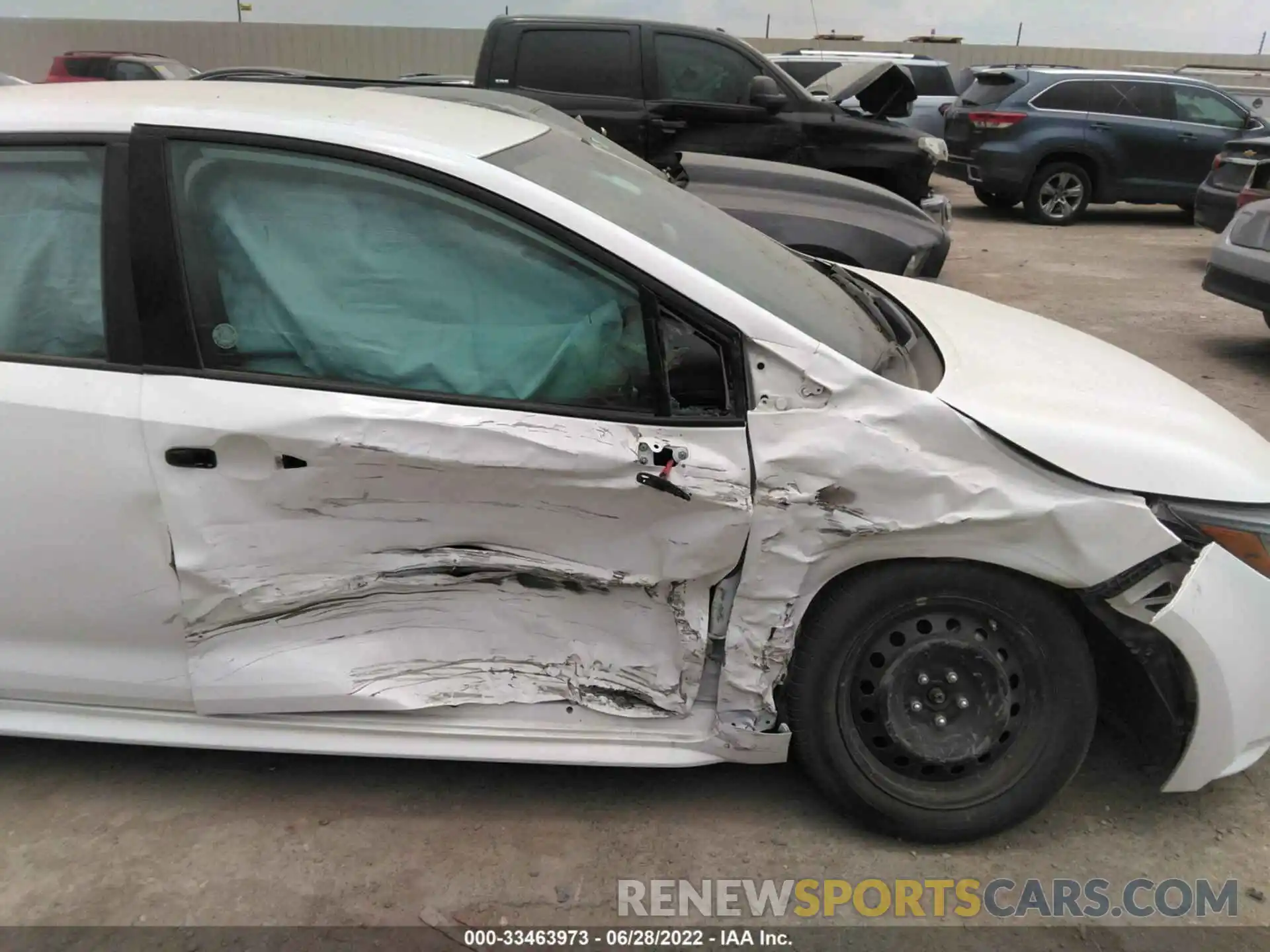 6 Photograph of a damaged car 5YFEPMAE9NP273082 TOYOTA COROLLA 2022