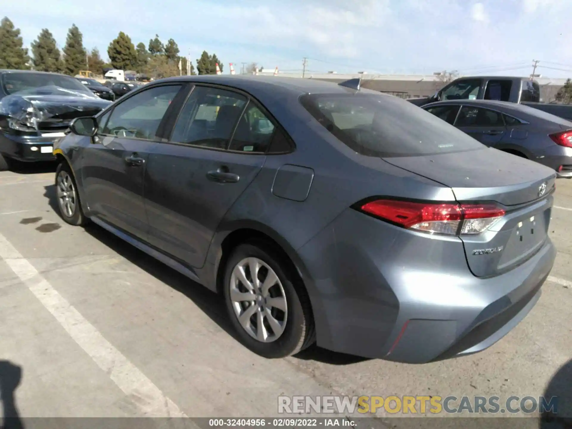 3 Photograph of a damaged car 5YFEPMAE9NP273552 TOYOTA COROLLA 2022