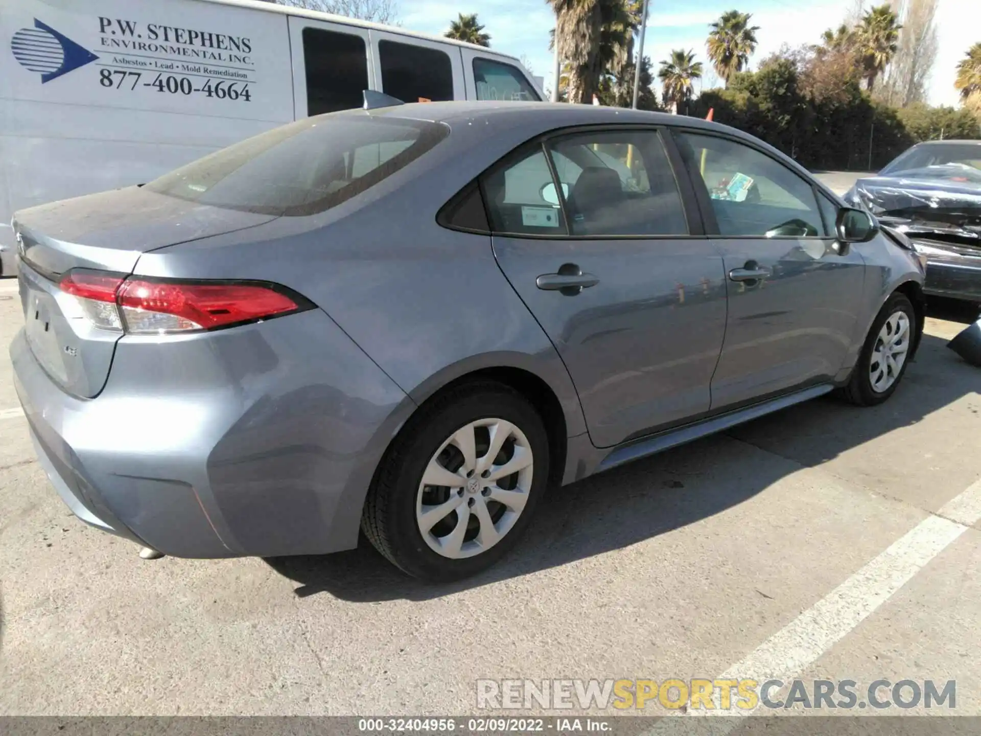 4 Photograph of a damaged car 5YFEPMAE9NP273552 TOYOTA COROLLA 2022