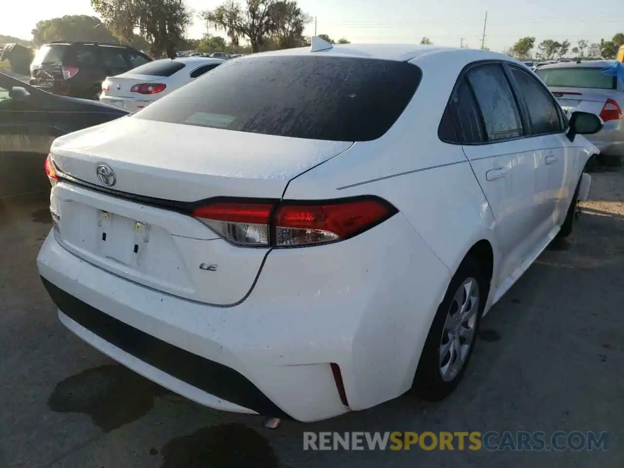 4 Photograph of a damaged car 5YFEPMAE9NP276368 TOYOTA COROLLA 2022