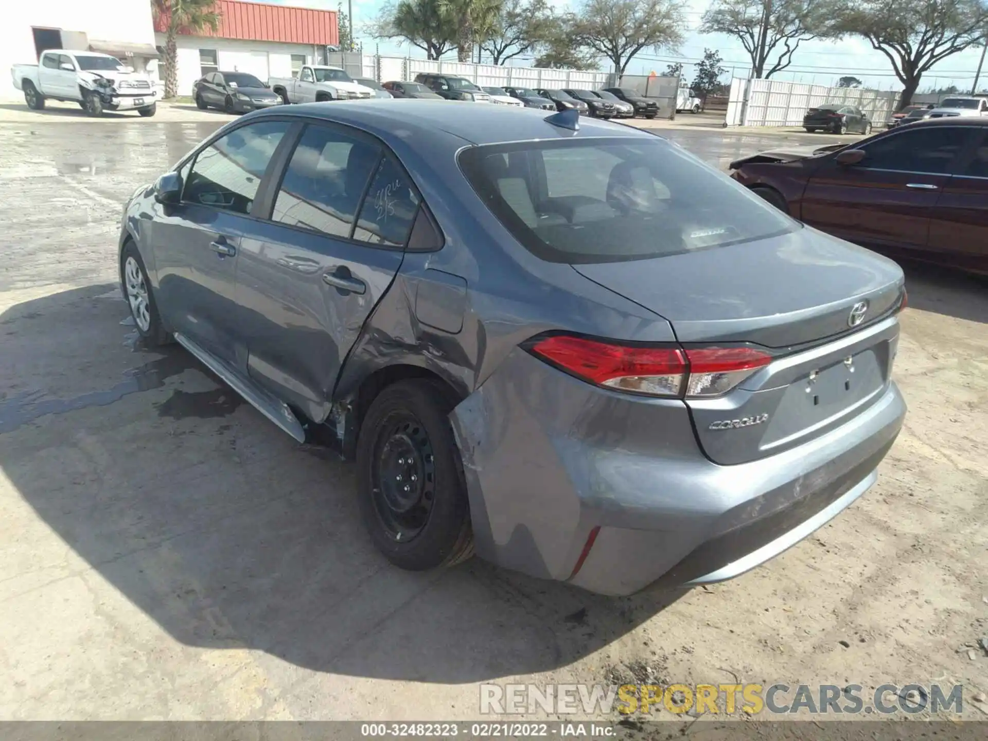 3 Photograph of a damaged car 5YFEPMAE9NP280002 TOYOTA COROLLA 2022