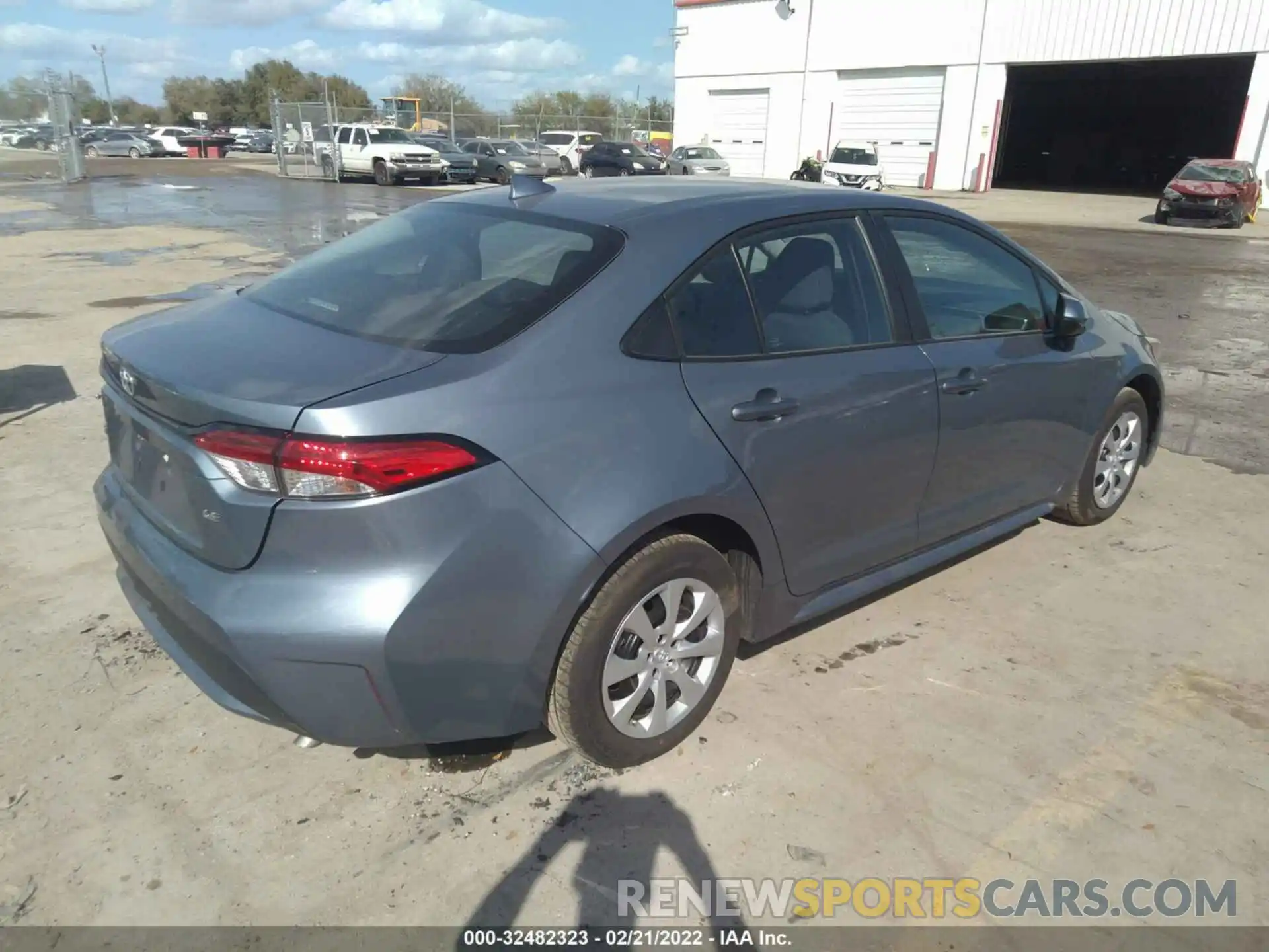 4 Photograph of a damaged car 5YFEPMAE9NP280002 TOYOTA COROLLA 2022