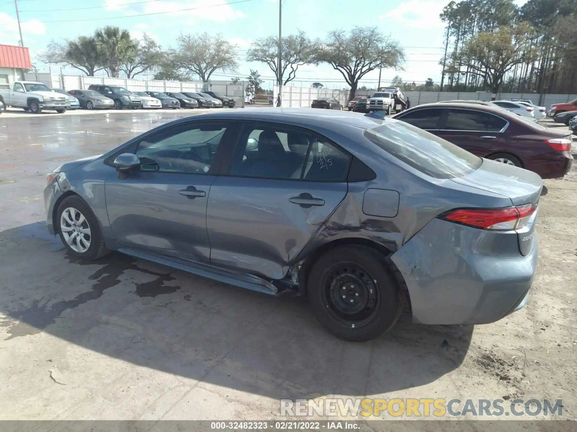 6 Photograph of a damaged car 5YFEPMAE9NP280002 TOYOTA COROLLA 2022