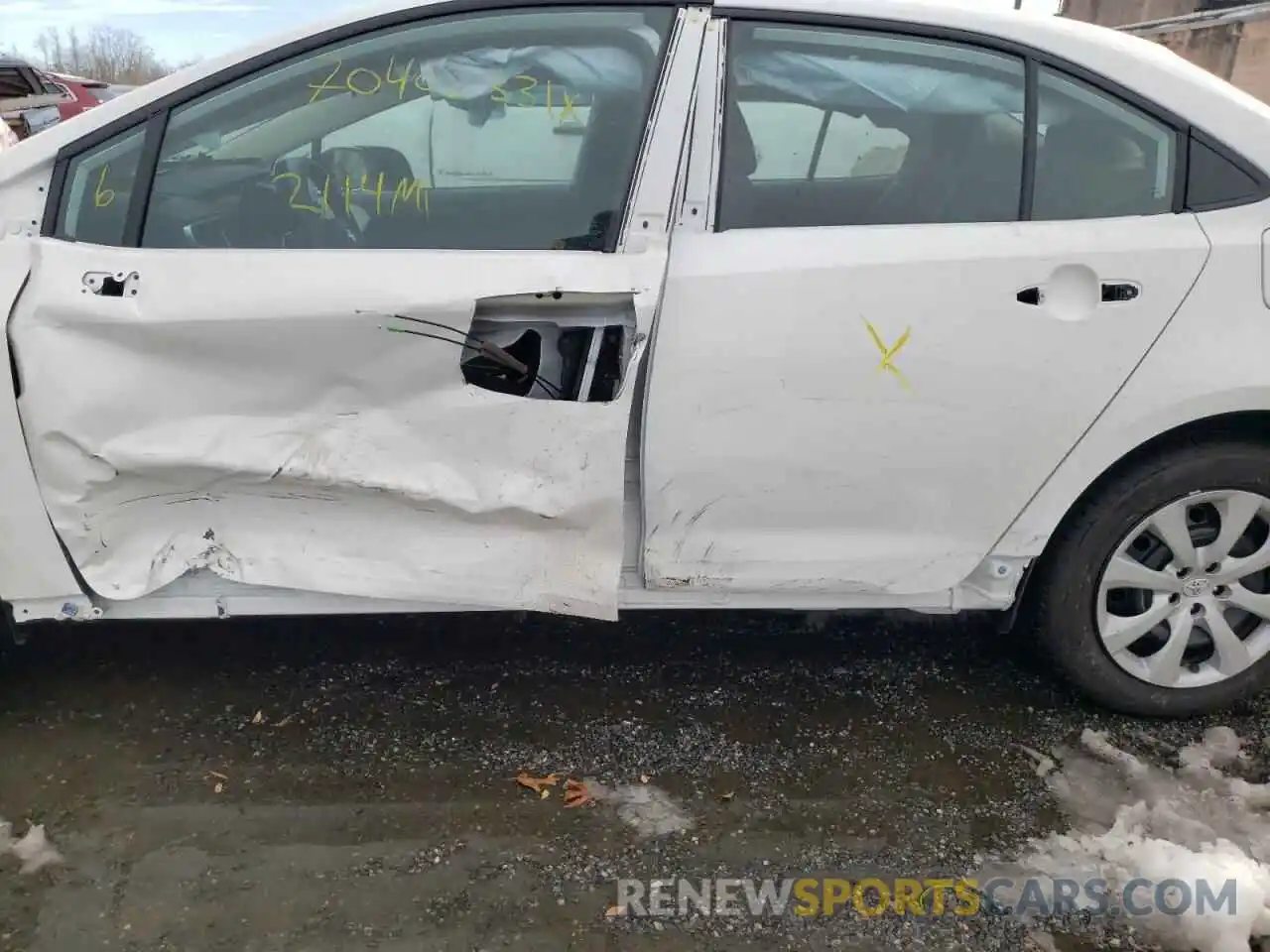 9 Photograph of a damaged car 5YFEPMAE9NP282249 TOYOTA COROLLA 2022