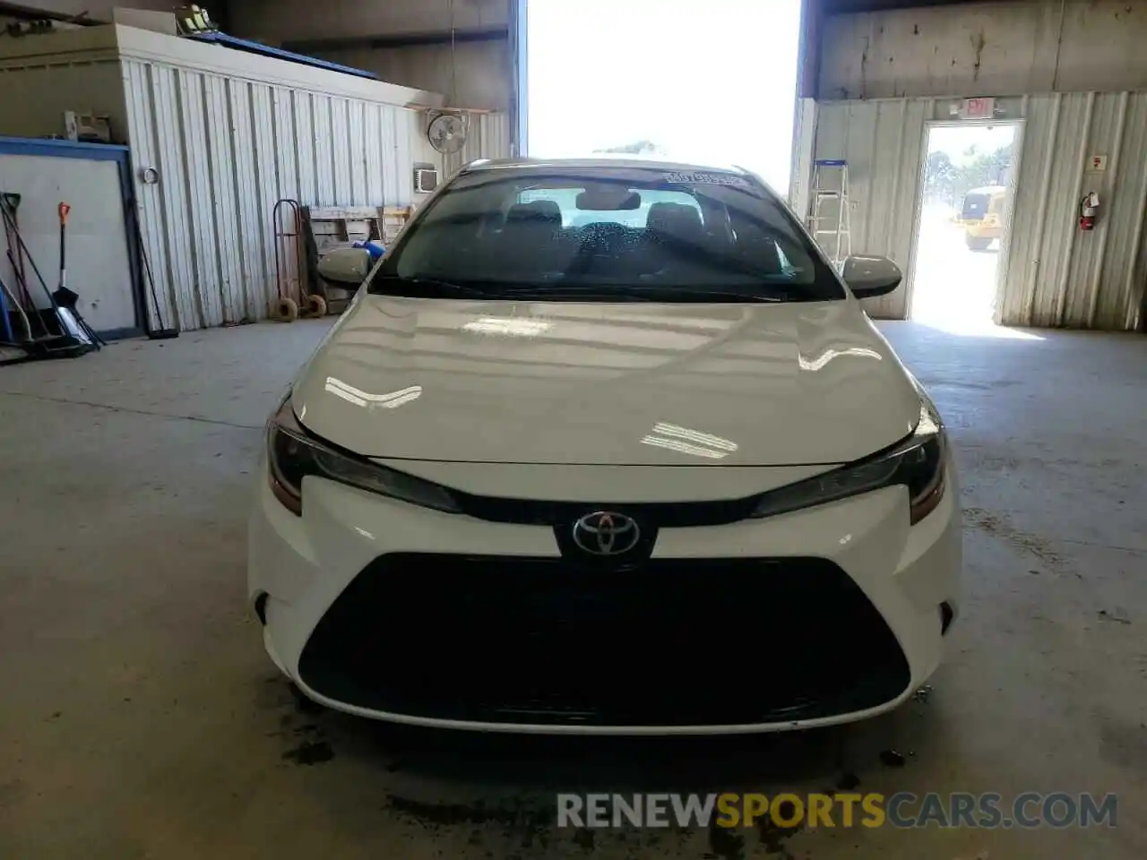 5 Photograph of a damaged car 5YFEPMAE9NP284471 TOYOTA COROLLA 2022