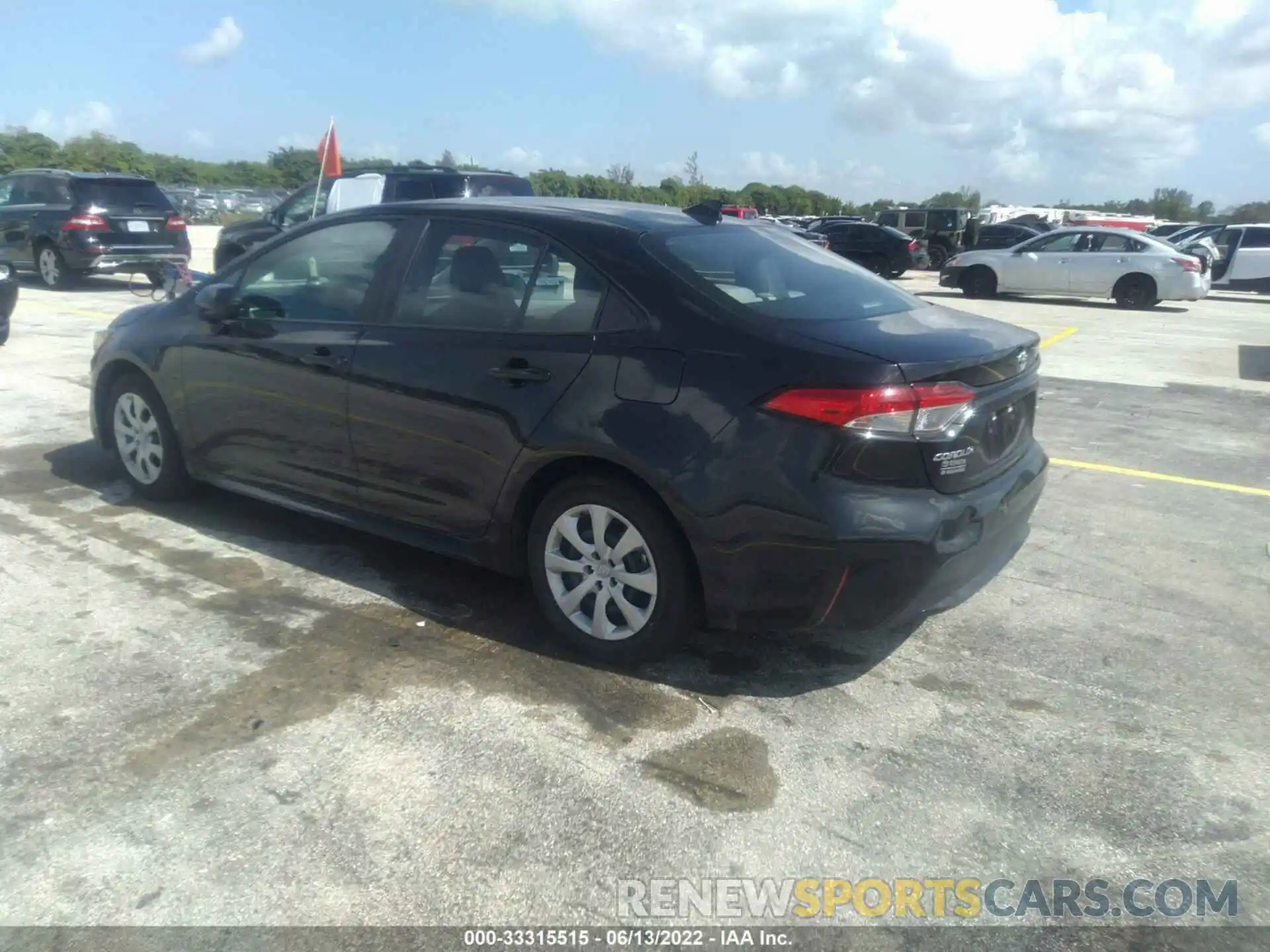 3 Photograph of a damaged car 5YFEPMAE9NP285068 TOYOTA COROLLA 2022